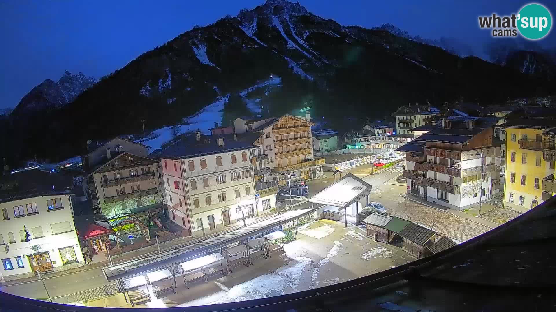 Piazza centrale di Forni di Sopra