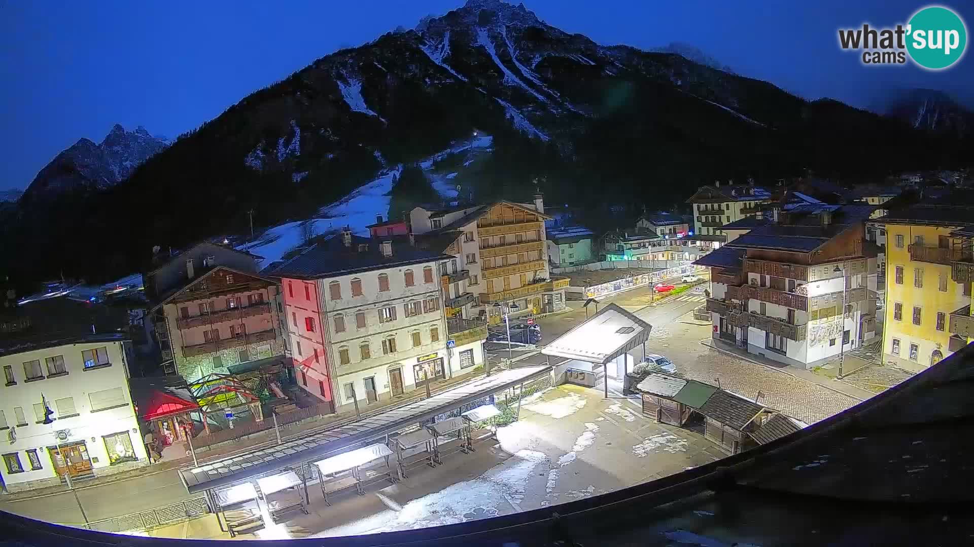 Plaza principal de Forni di Sopra