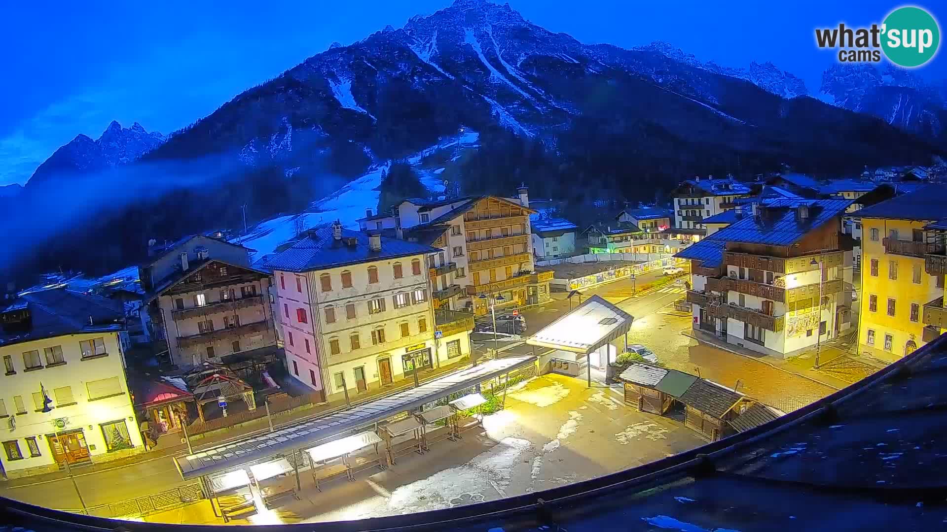 Piazza centrale di Forni di Sopra