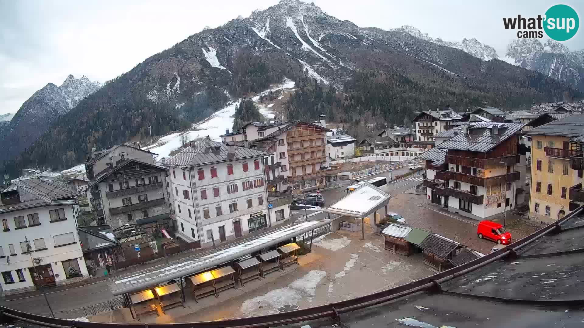 Piazza centrale di Forni di Sopra