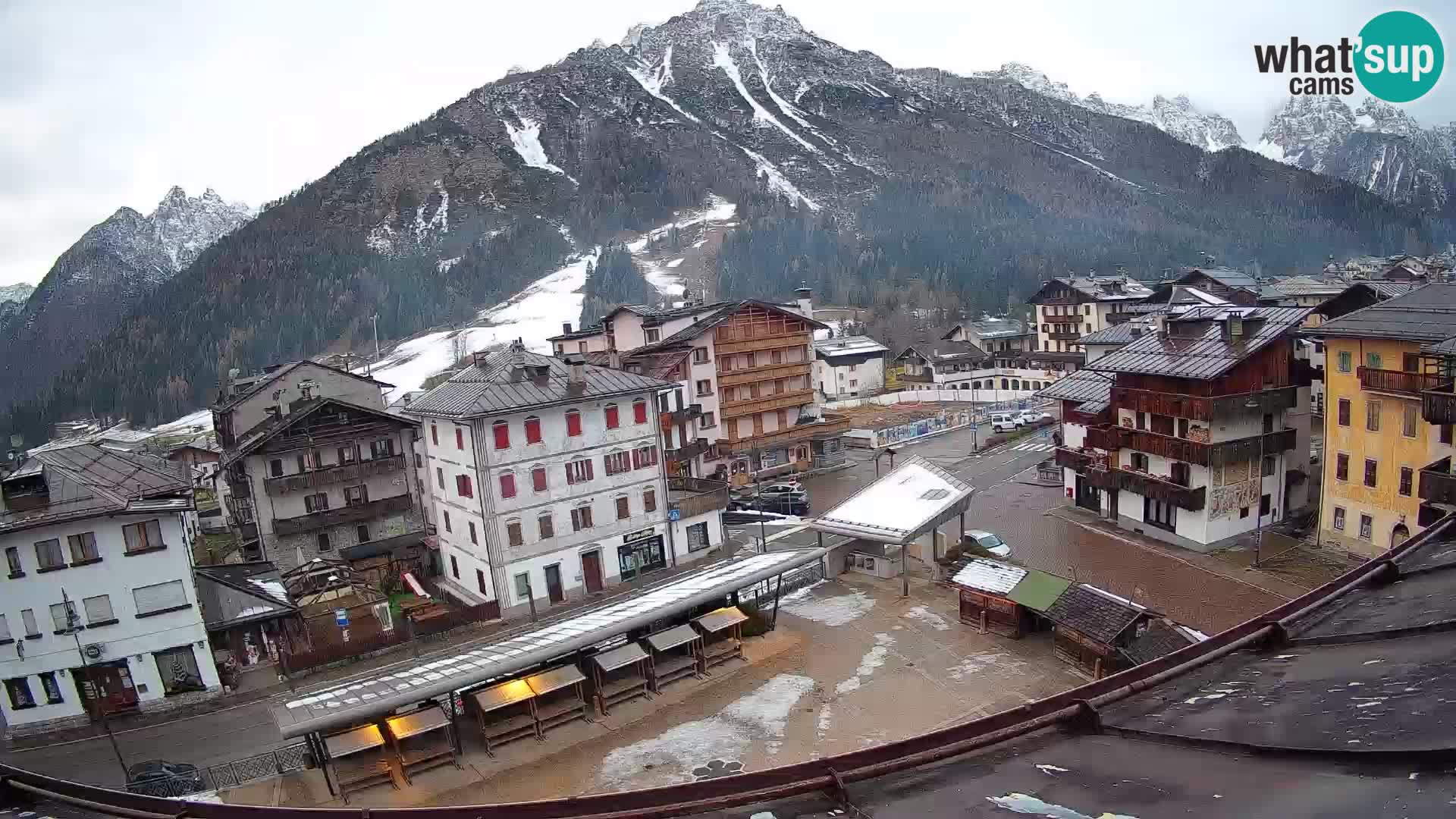 Plaza principal de Forni di Sopra