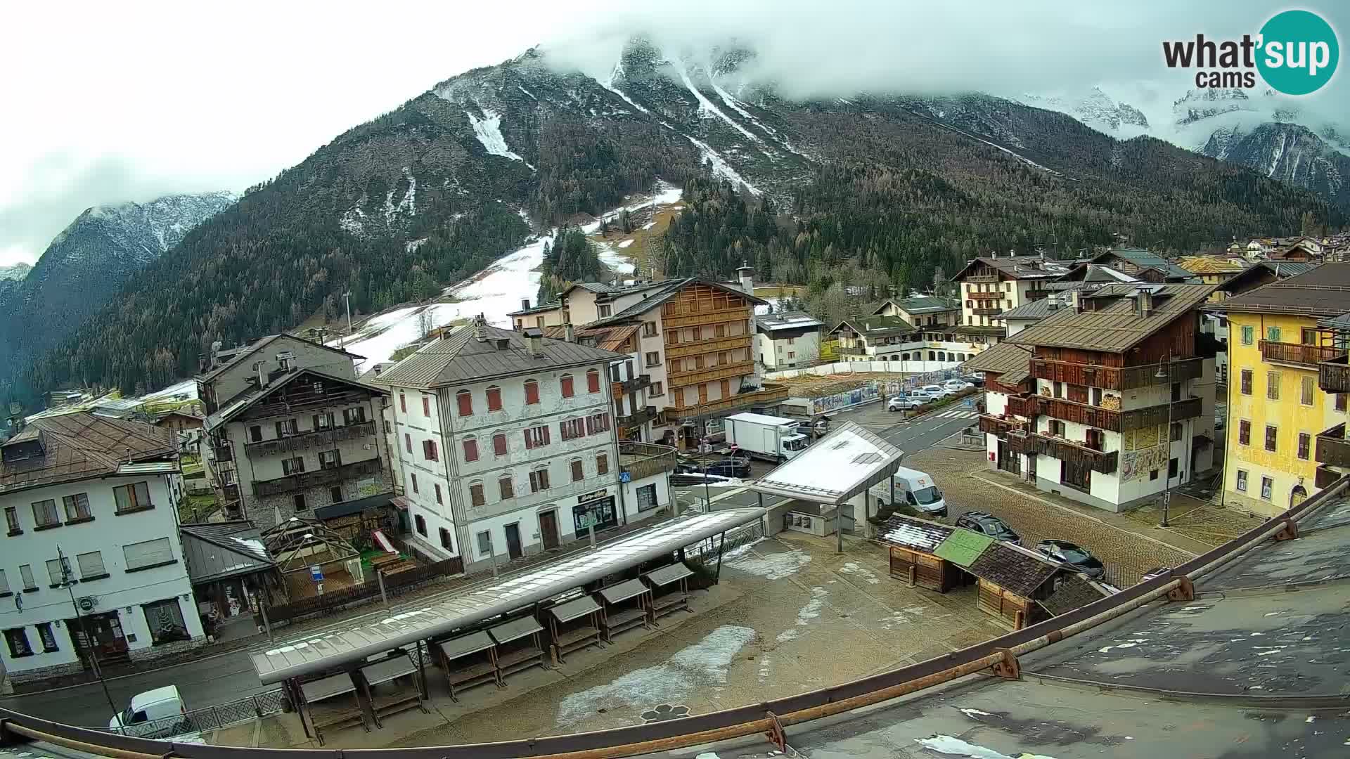 Plaza principal de Forni di Sopra