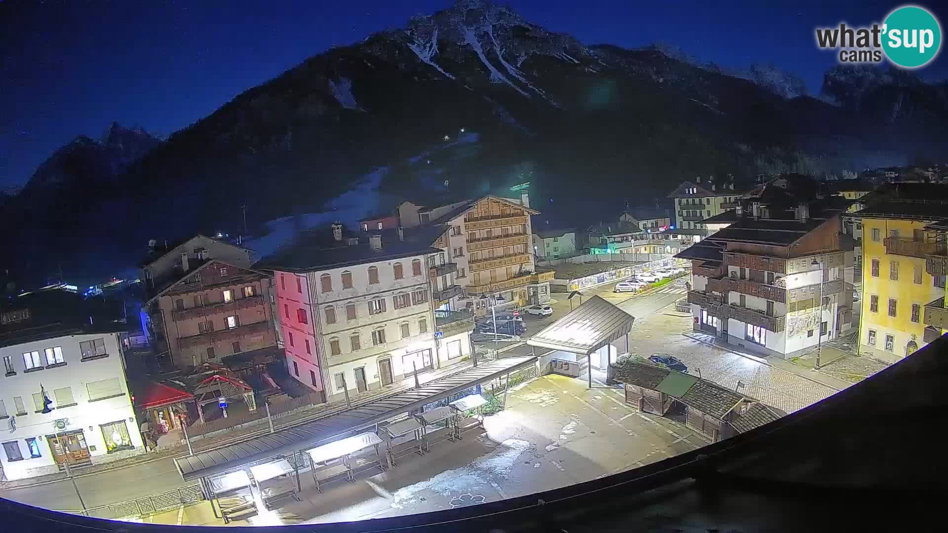 Plaza principal de Forni di Sopra