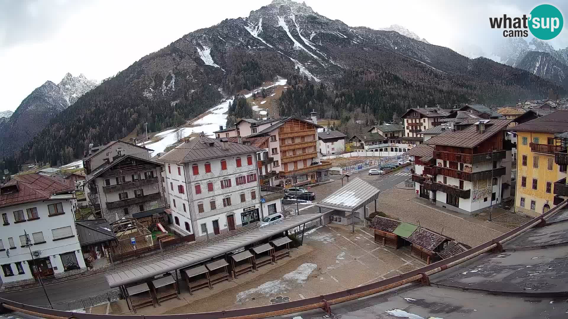 Piazza centrale di Forni di Sopra