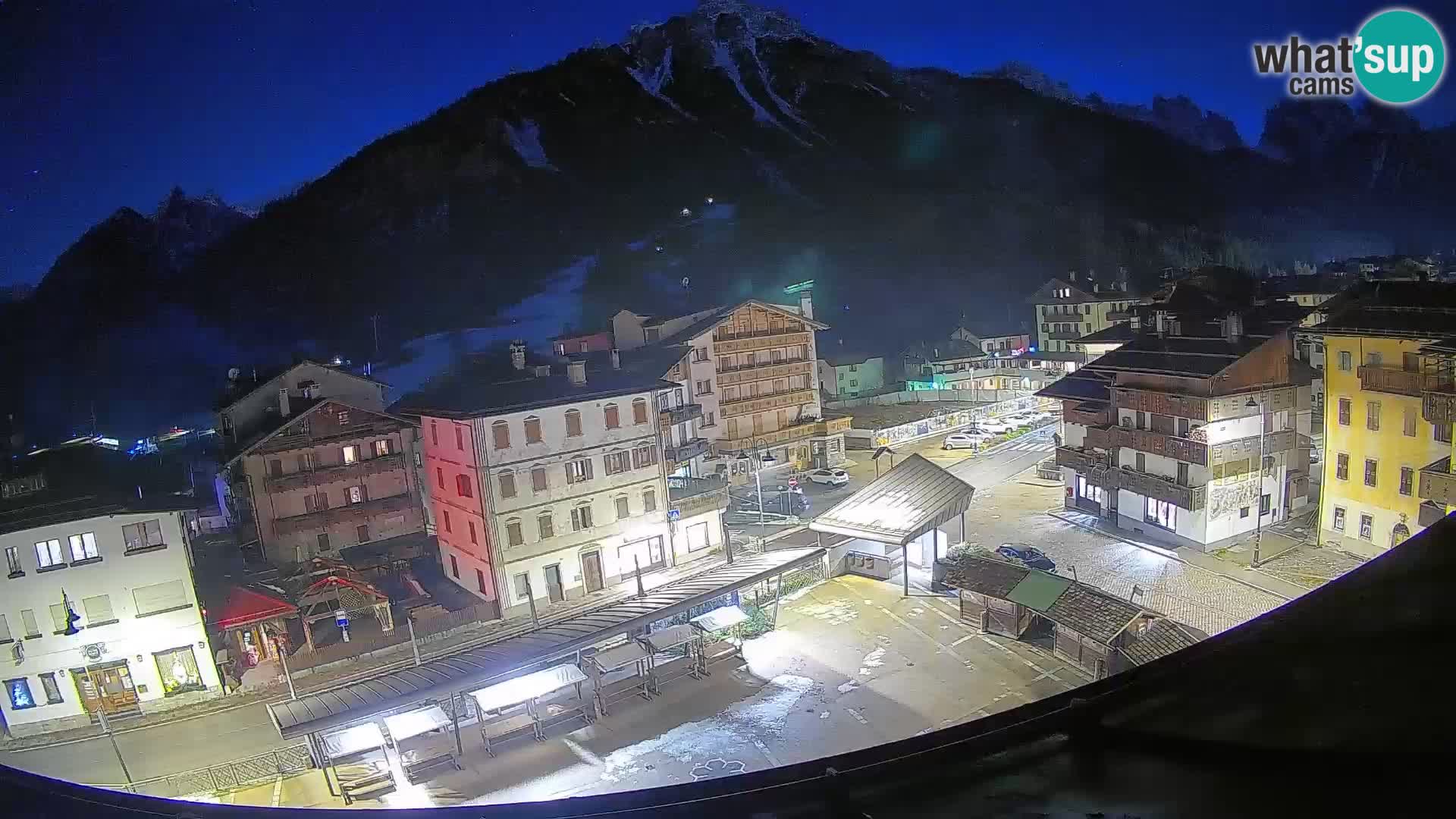 Piazza centrale di Forni di Sopra