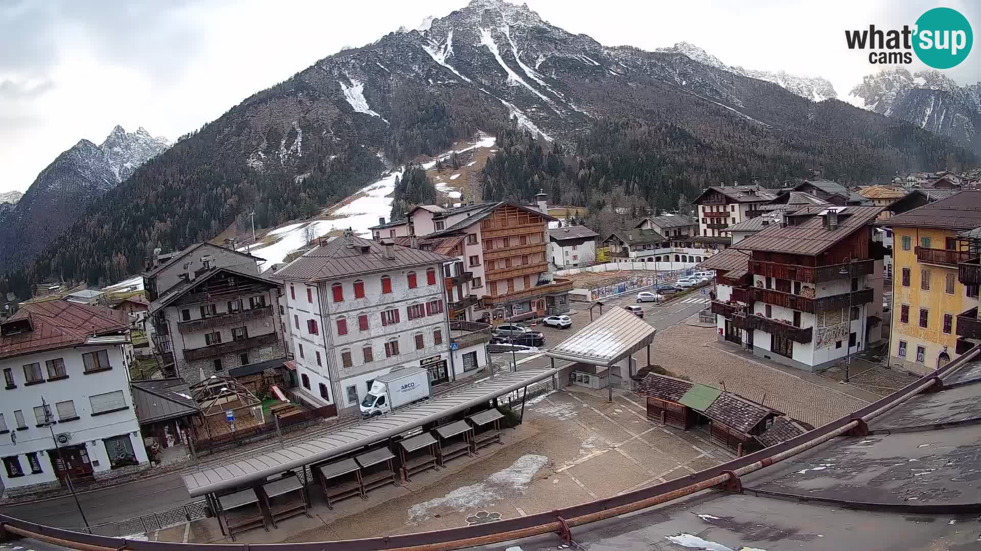 Piazza centrale di Forni di Sopra