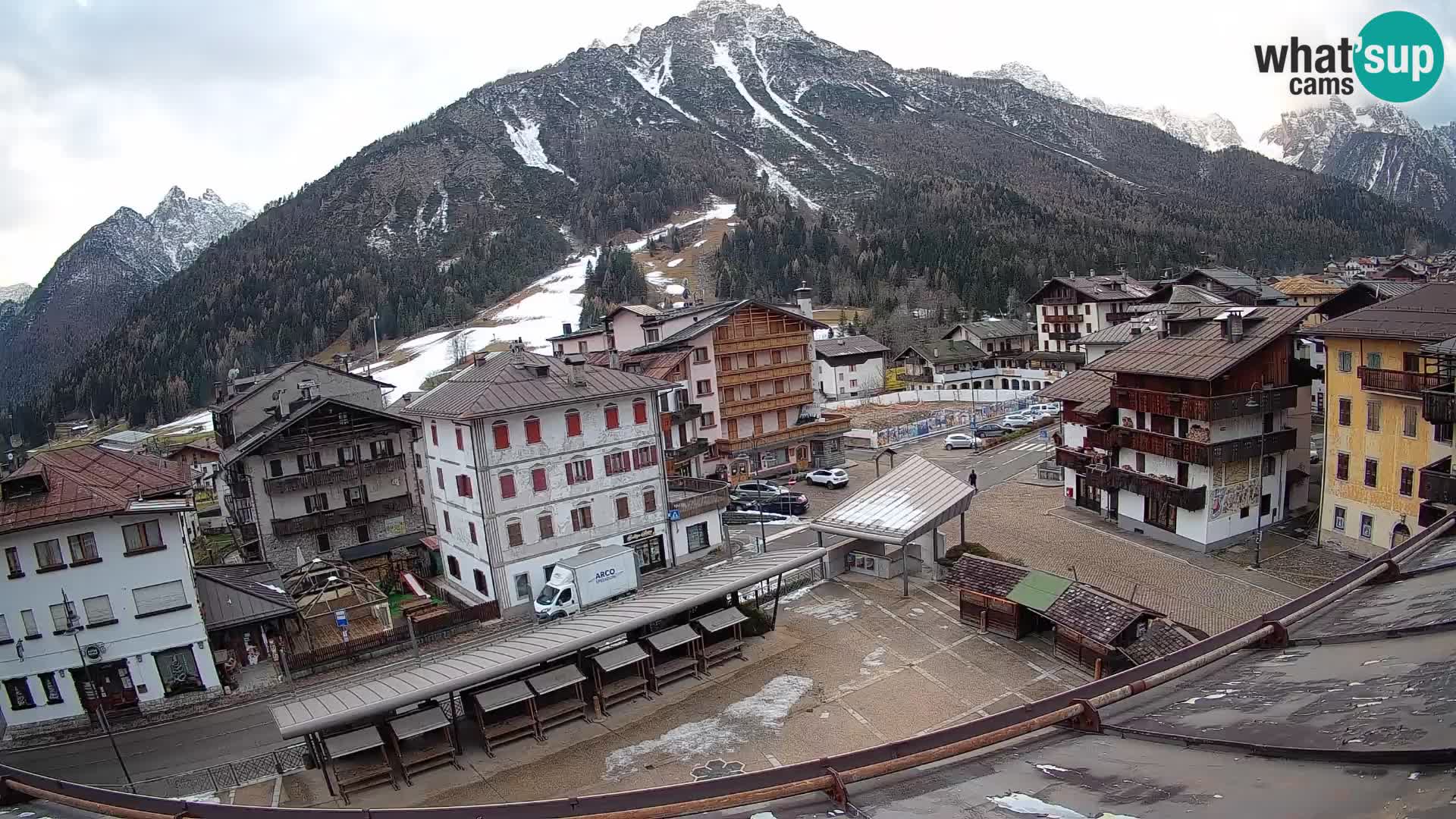 Piazza centrale di Forni di Sopra