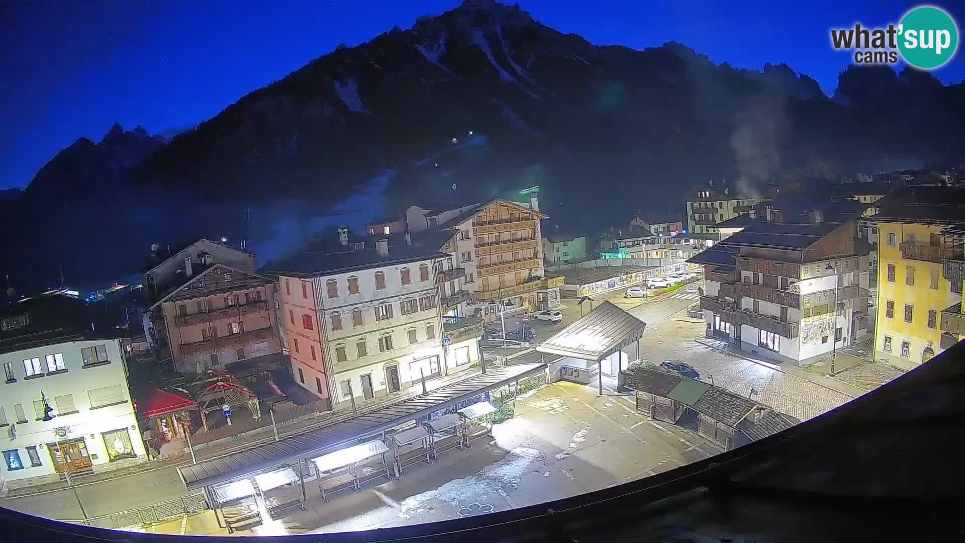 Piazza centrale di Forni di Sopra