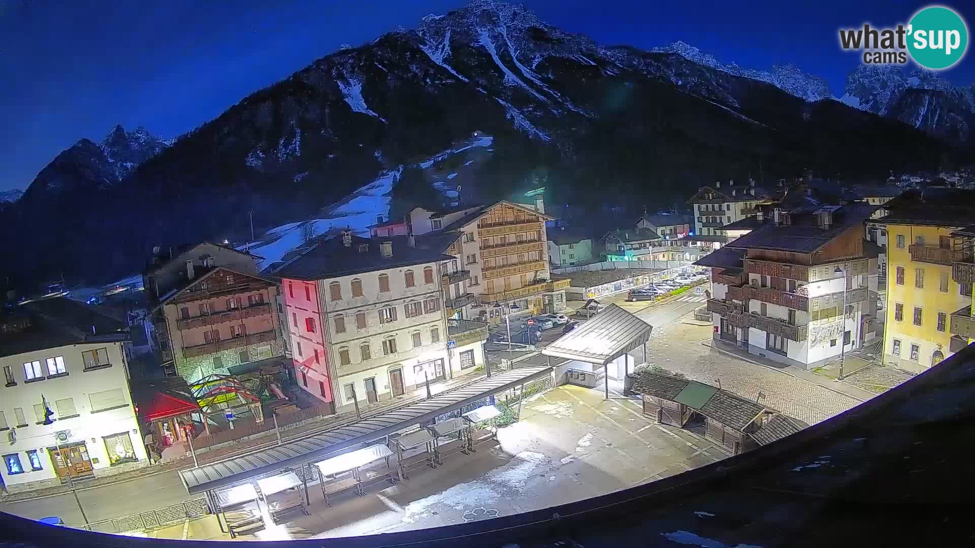 Piazza centrale di Forni di Sopra