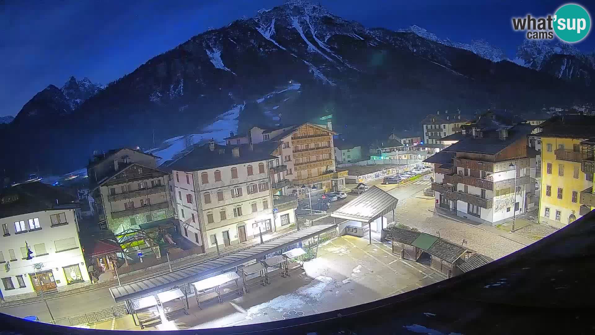 Piazza centrale di Forni di Sopra