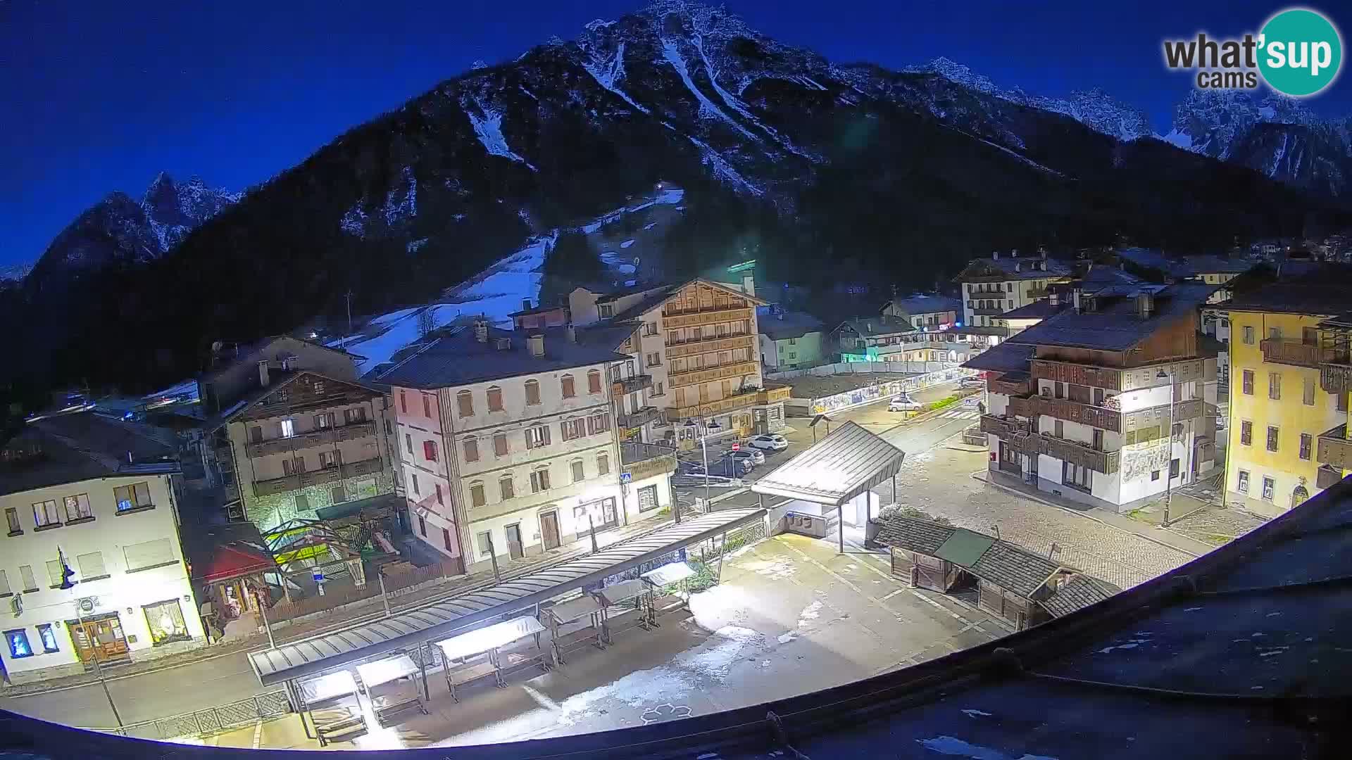 Plaza principal de Forni di Sopra