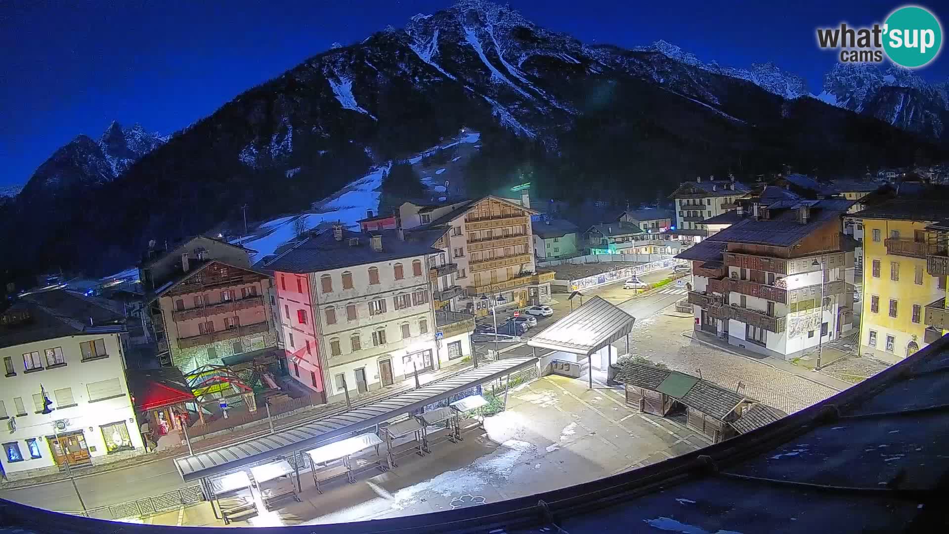 Plaza principal de Forni di Sopra