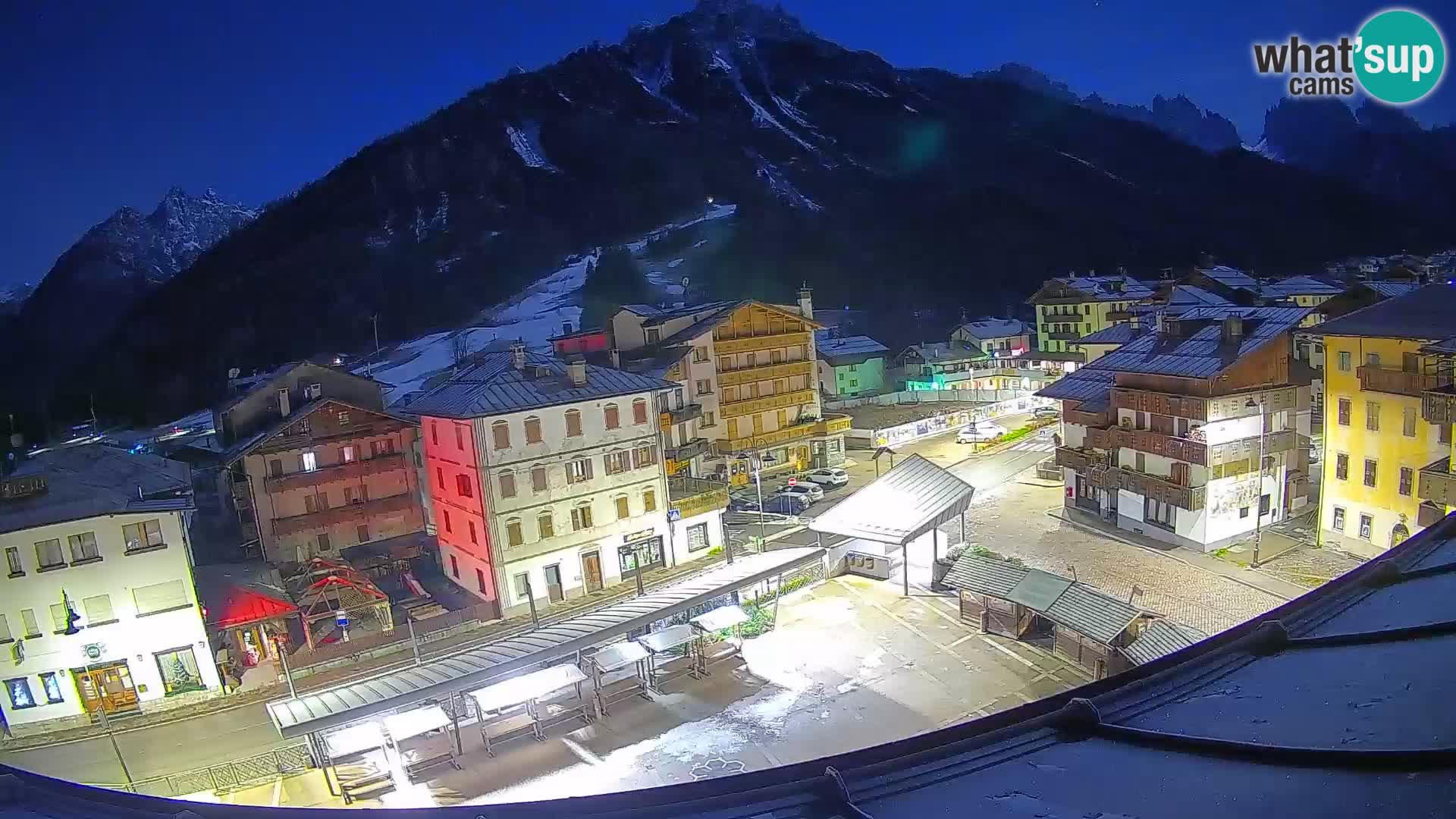 Piazza centrale di Forni di Sopra