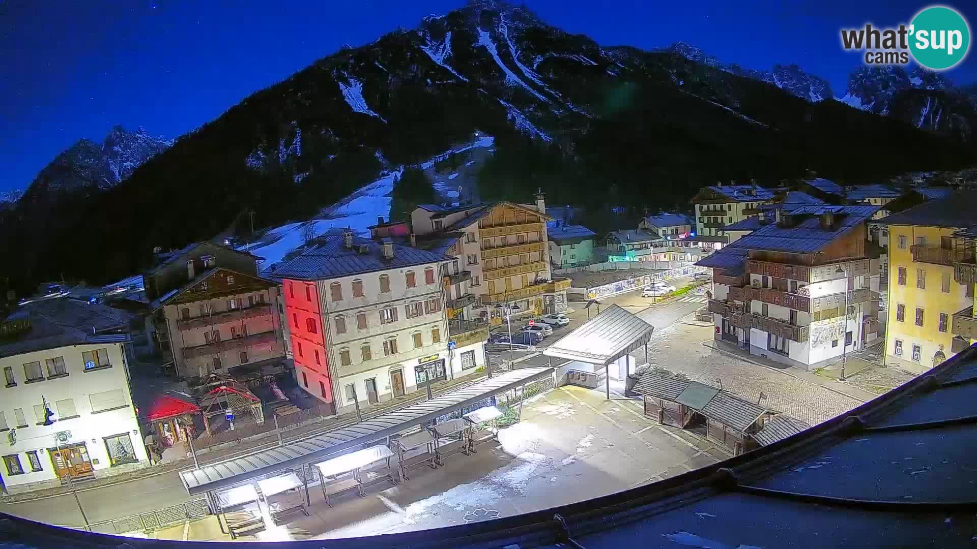 Piazza centrale di Forni di Sopra