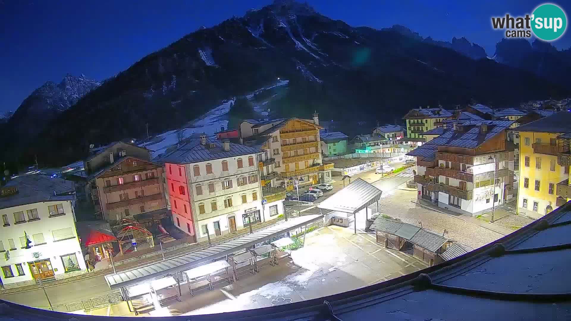 Piazza centrale di Forni di Sopra