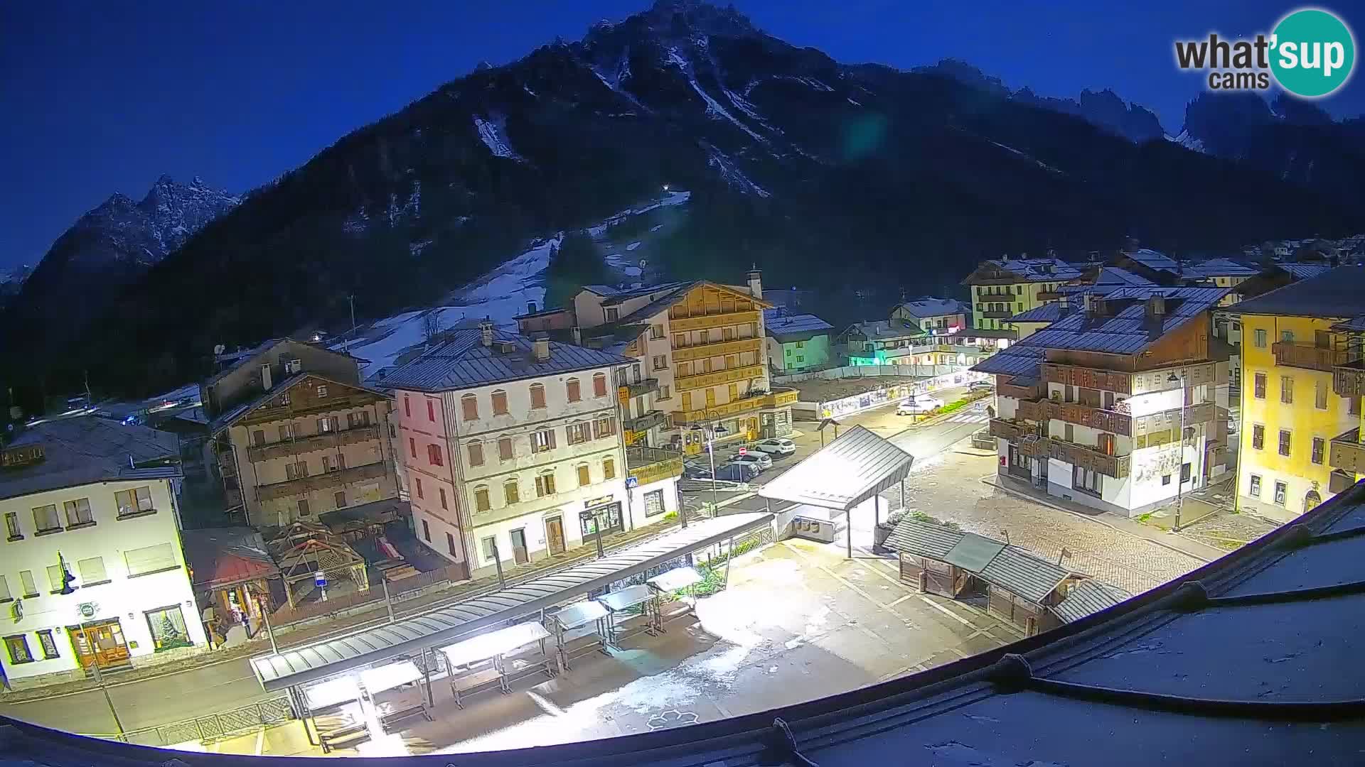 Piazza centrale di Forni di Sopra