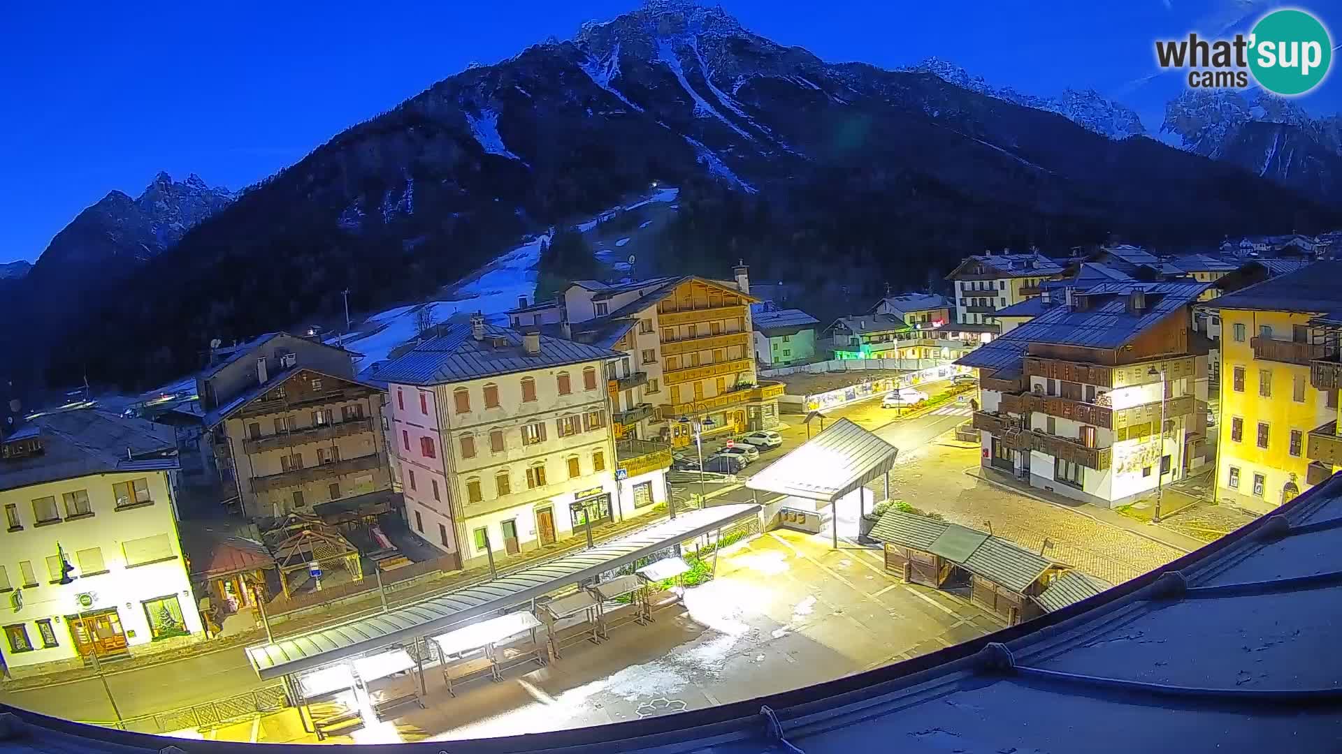 Piazza centrale di Forni di Sopra