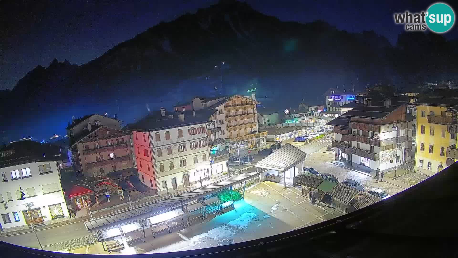 Piazza centrale di Forni di Sopra