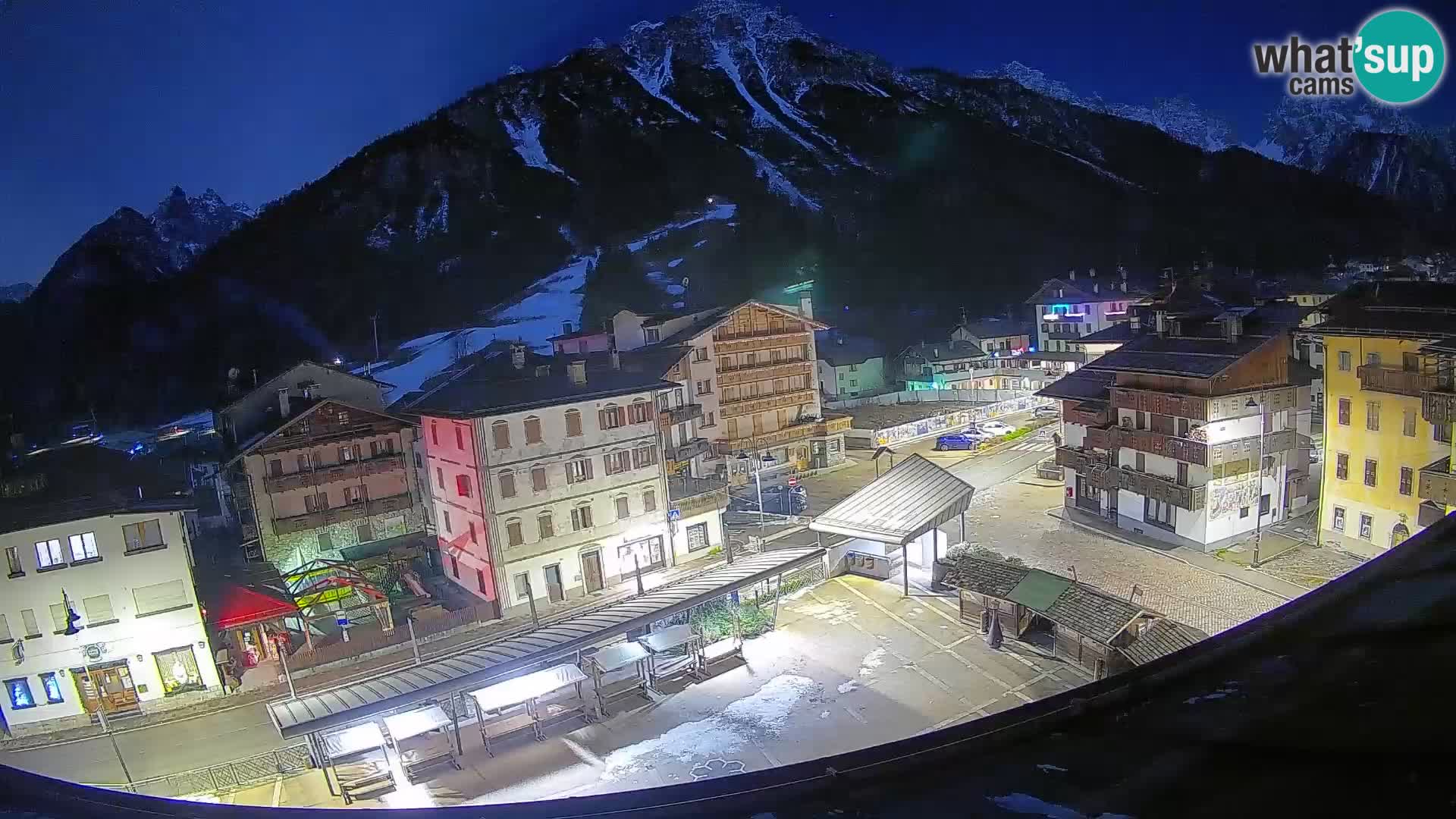 Plaza principal de Forni di Sopra