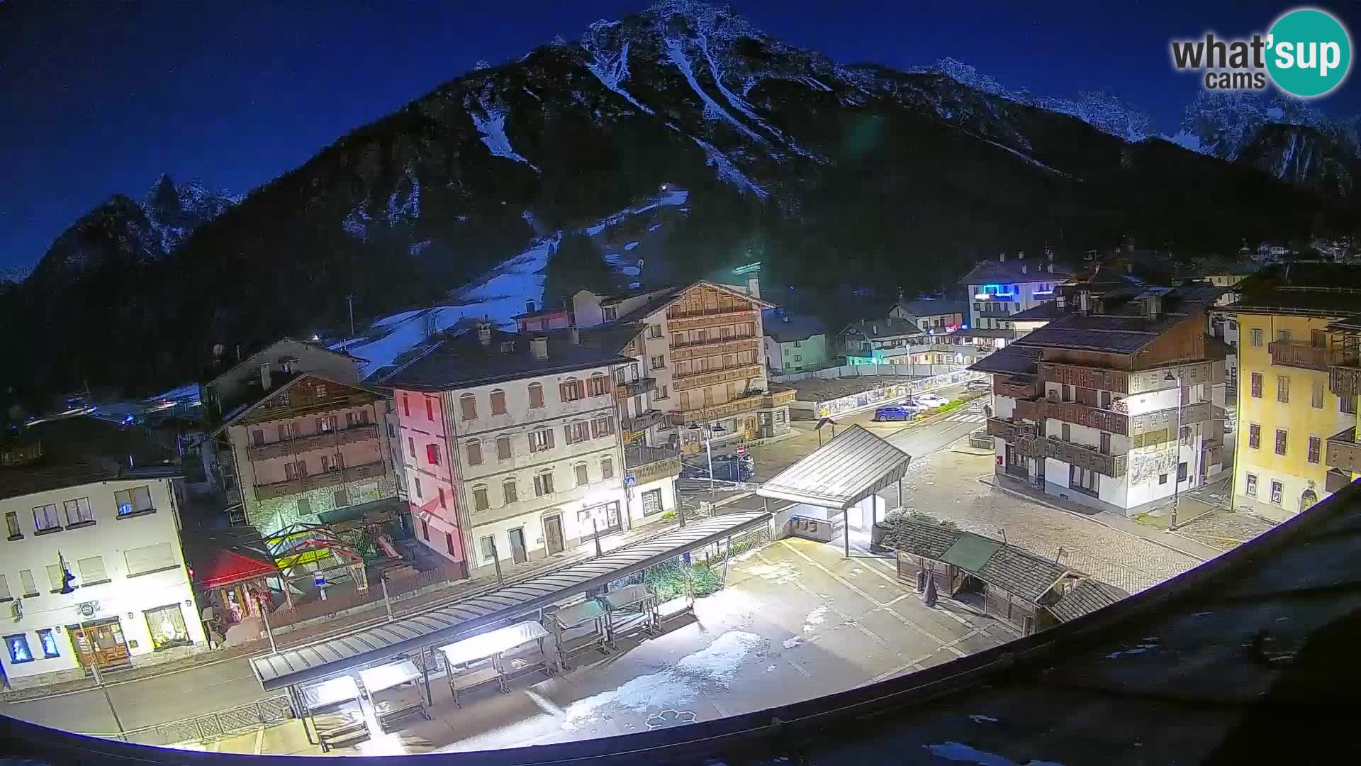 Piazza centrale di Forni di Sopra