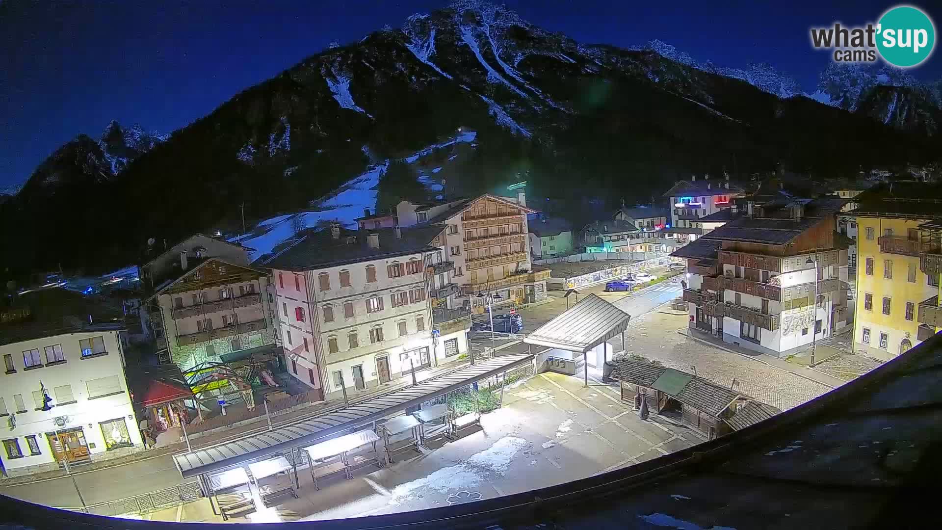 Piazza centrale di Forni di Sopra