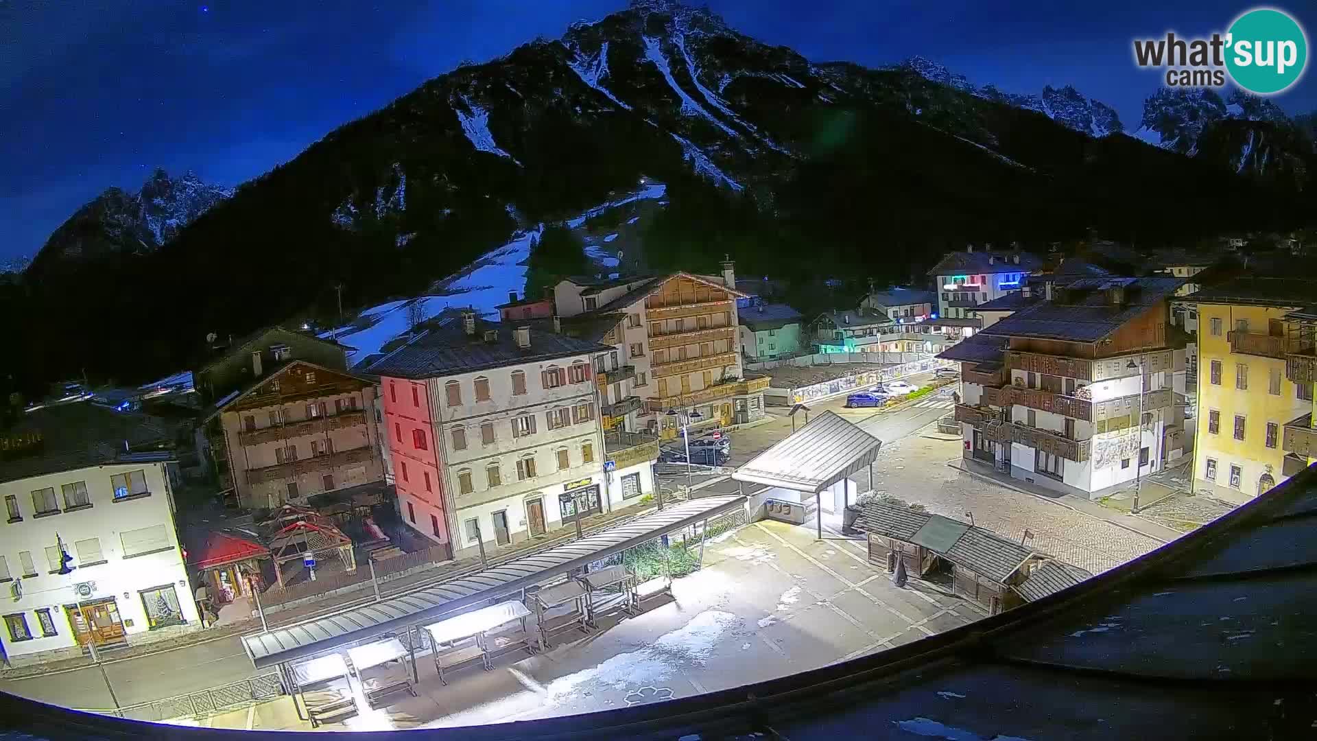 Plaza principal de Forni di Sopra