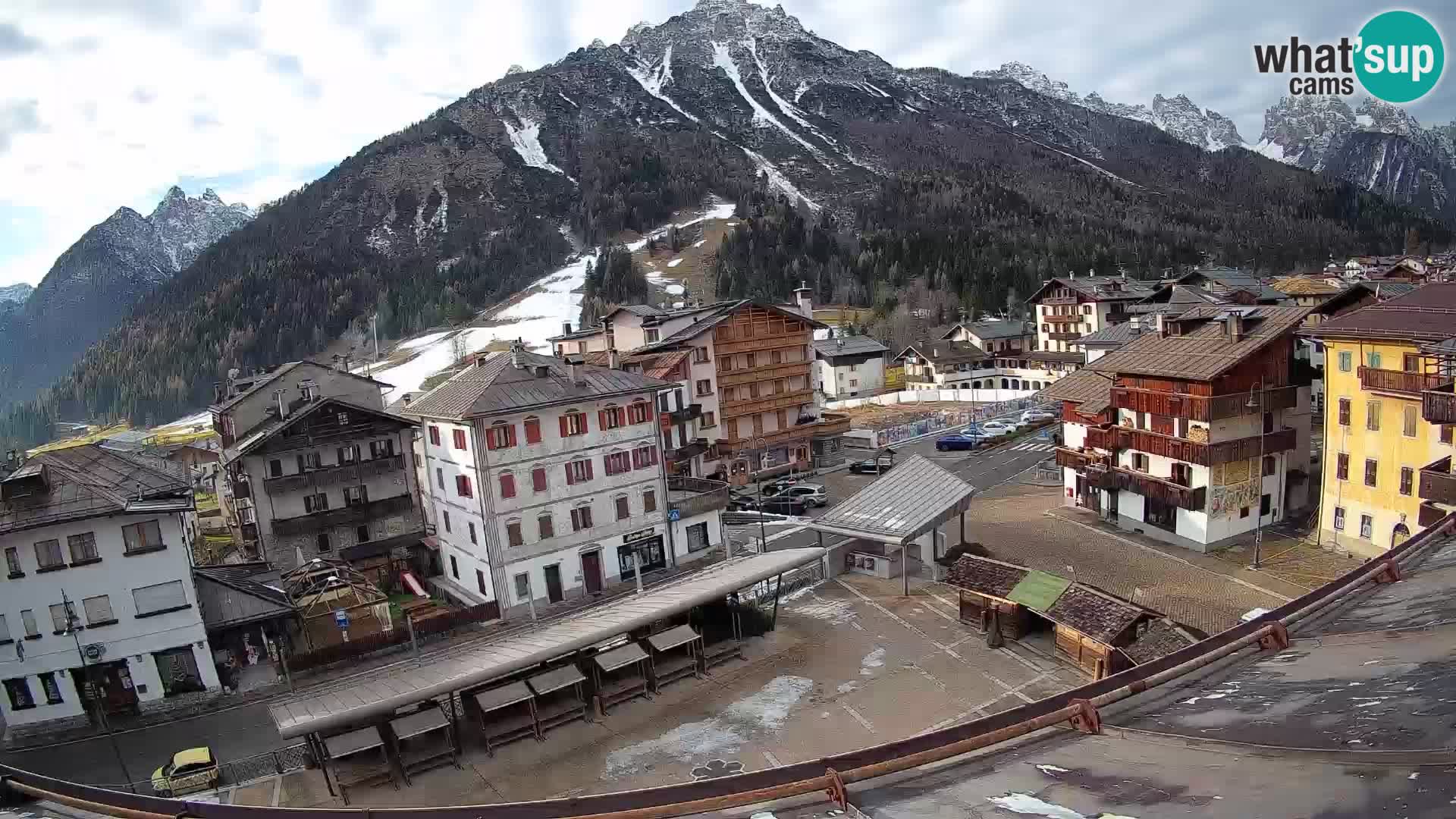 Piazza centrale di Forni di Sopra
