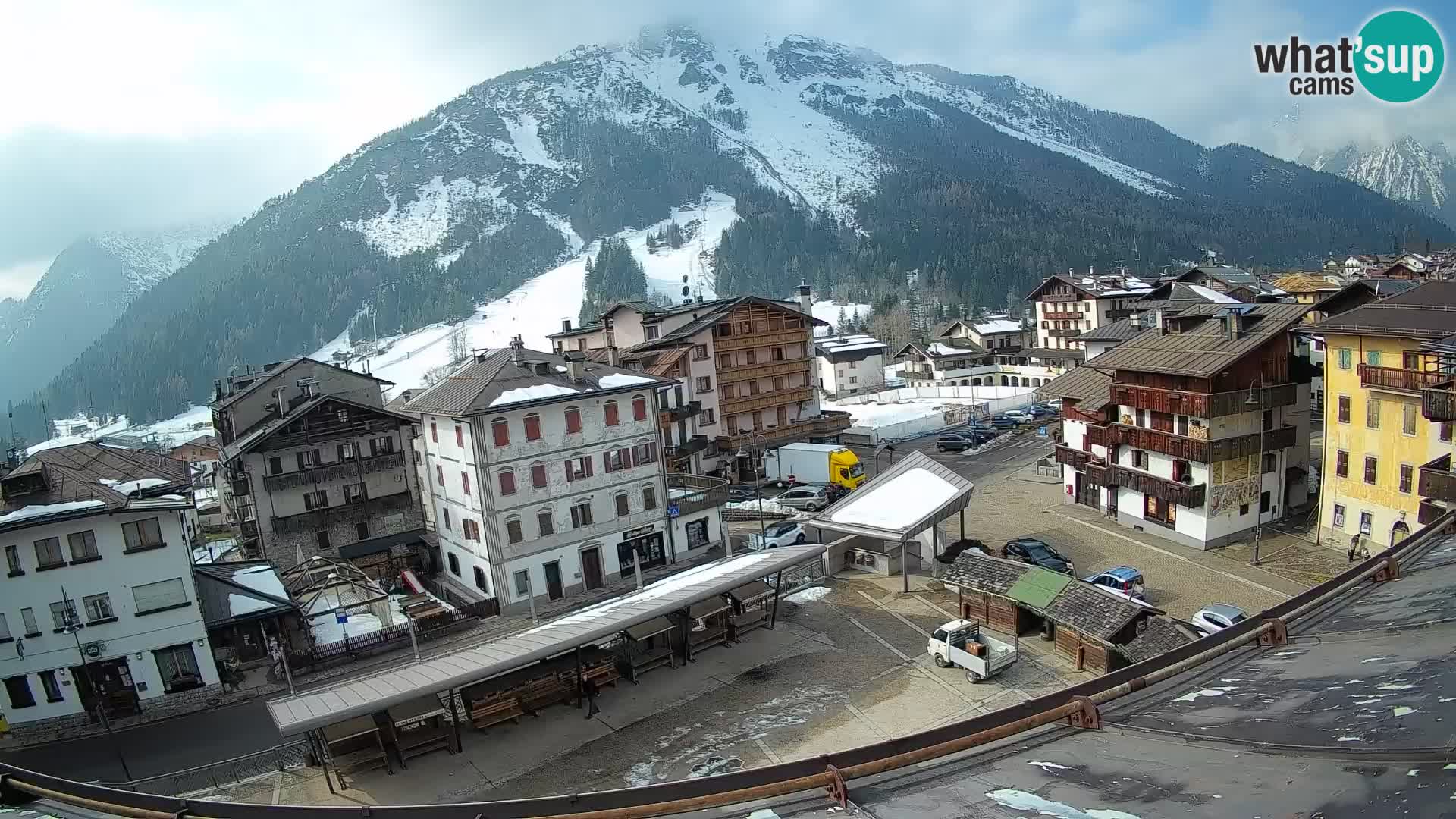 Piazza centrale di Forni di Sopra