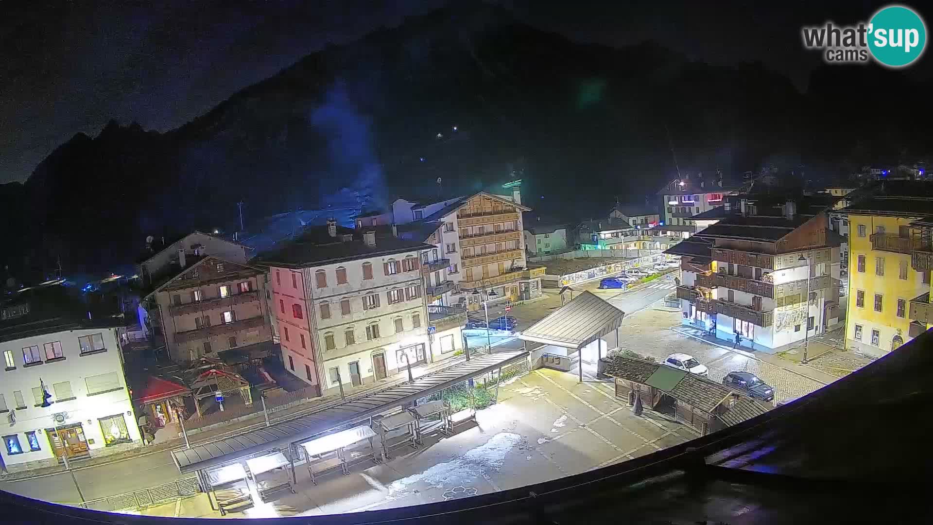 Piazza centrale di Forni di Sopra