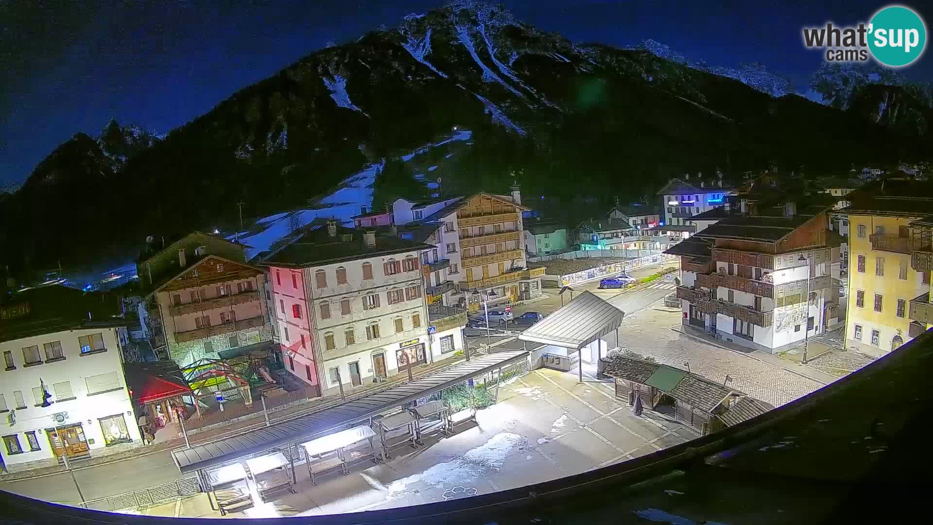 Piazza centrale di Forni di Sopra