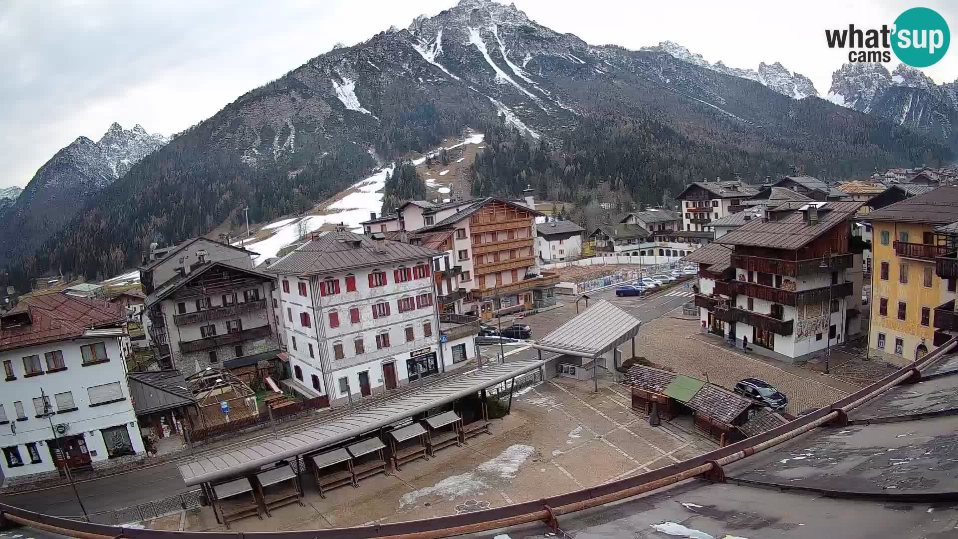Plaza principal de Forni di Sopra