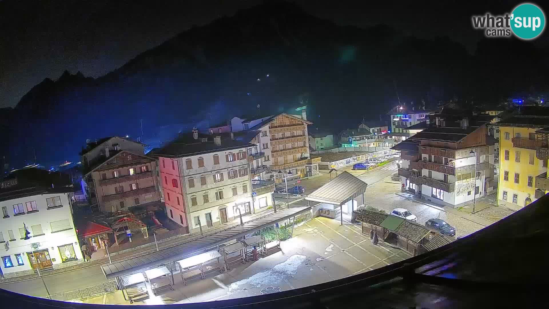 Plaza principal de Forni di Sopra