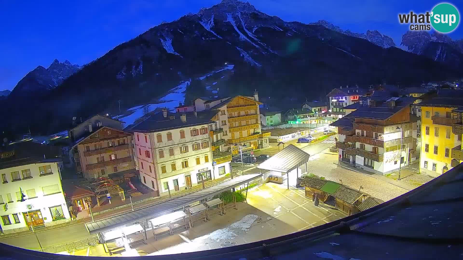 Piazza centrale di Forni di Sopra