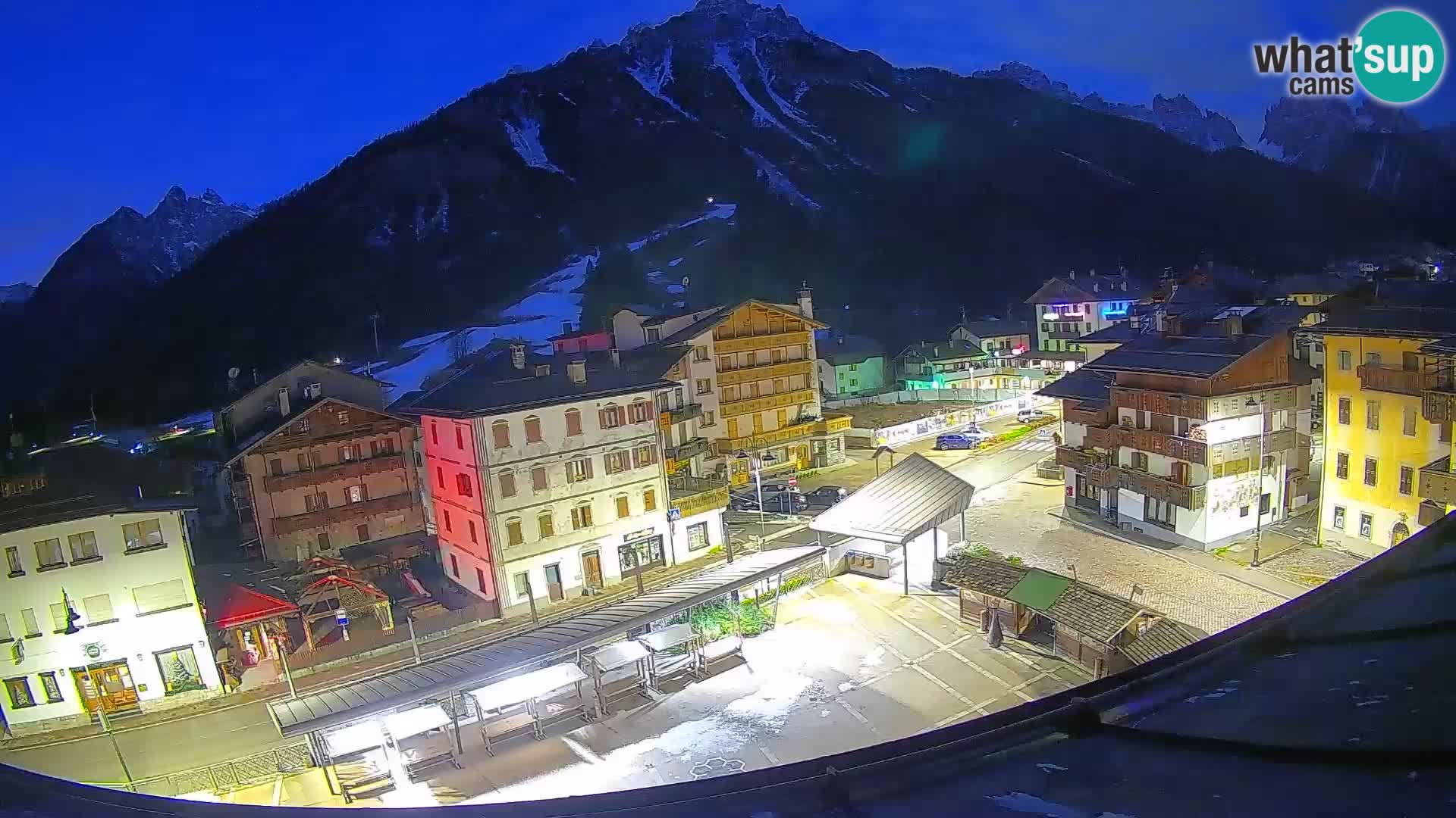 Piazza centrale di Forni di Sopra