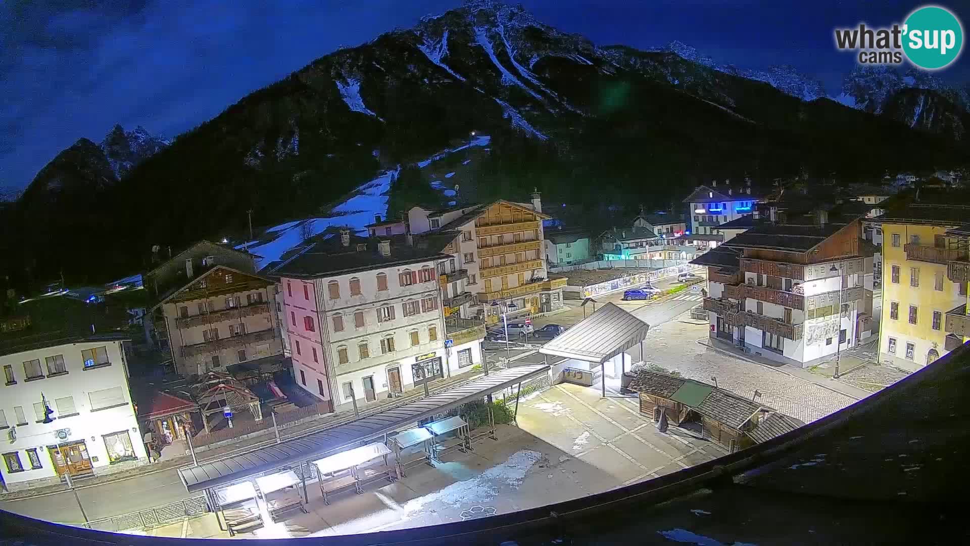 Plaza principal de Forni di Sopra