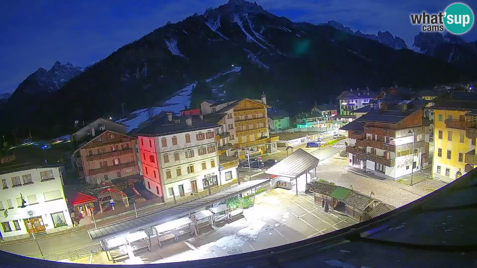 Plaza principal de Forni di Sopra