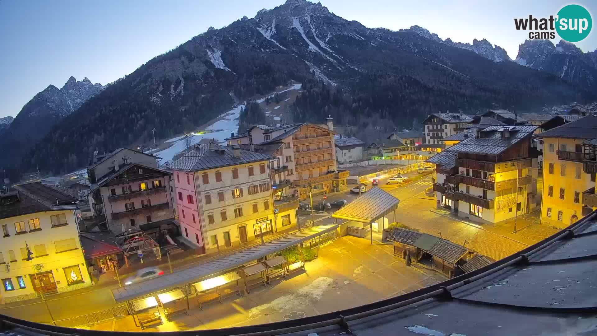 Piazza centrale di Forni di Sopra