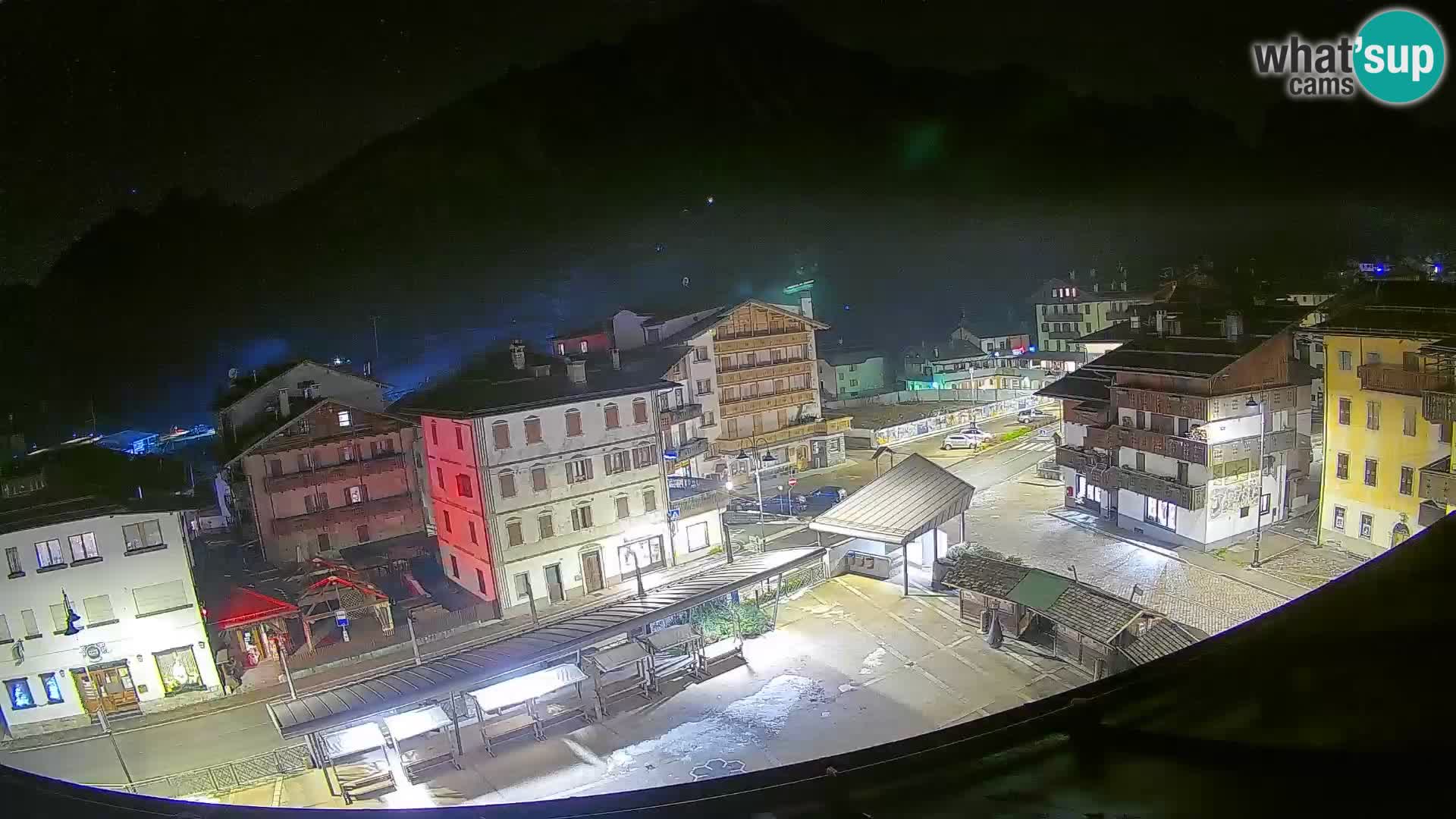 Piazza centrale di Forni di Sopra