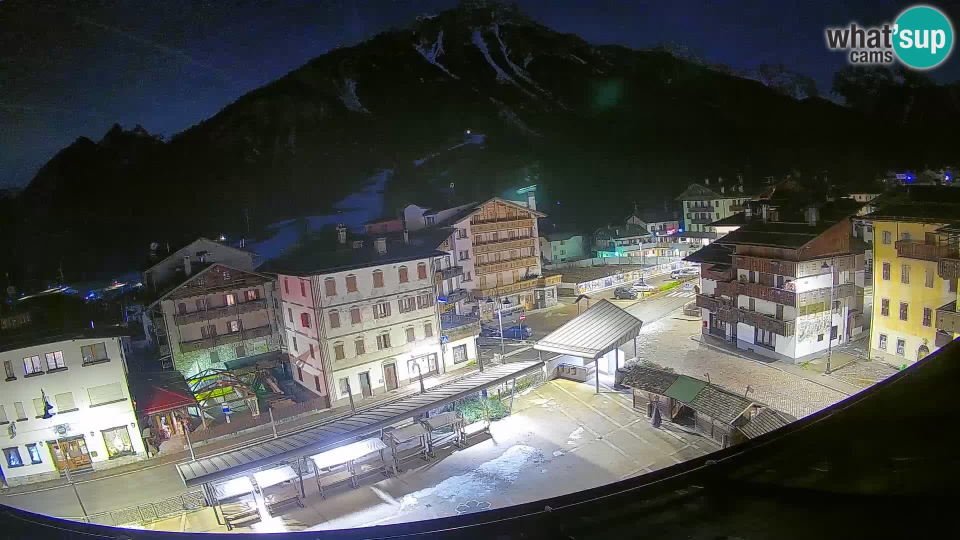 Piazza centrale di Forni di Sopra