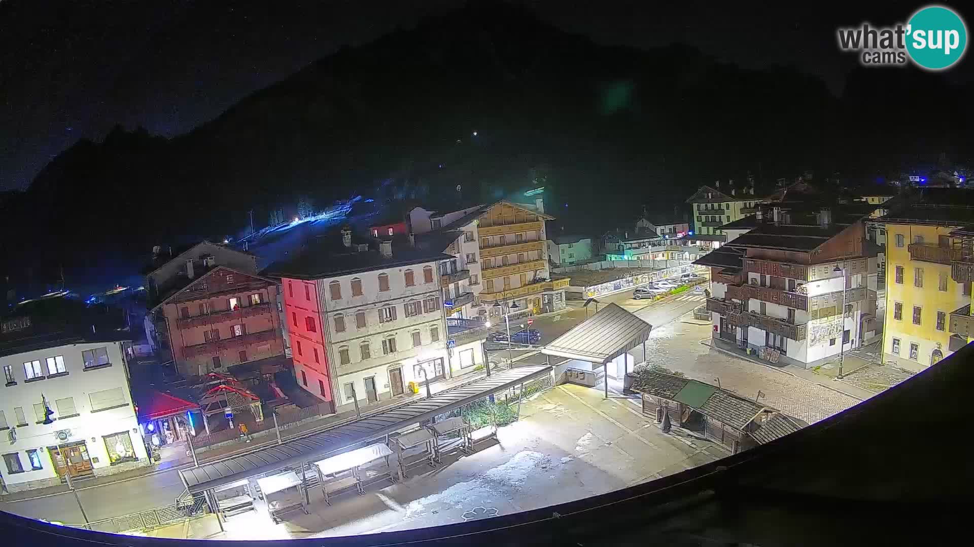 Plaza principal de Forni di Sopra