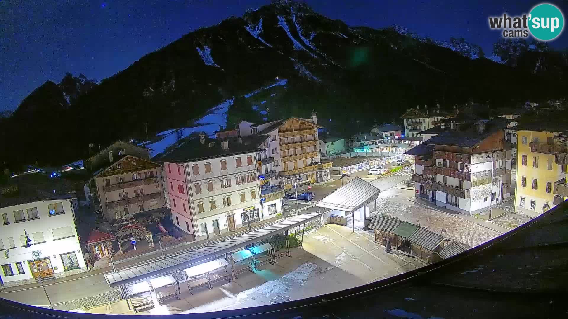 Piazza centrale di Forni di Sopra