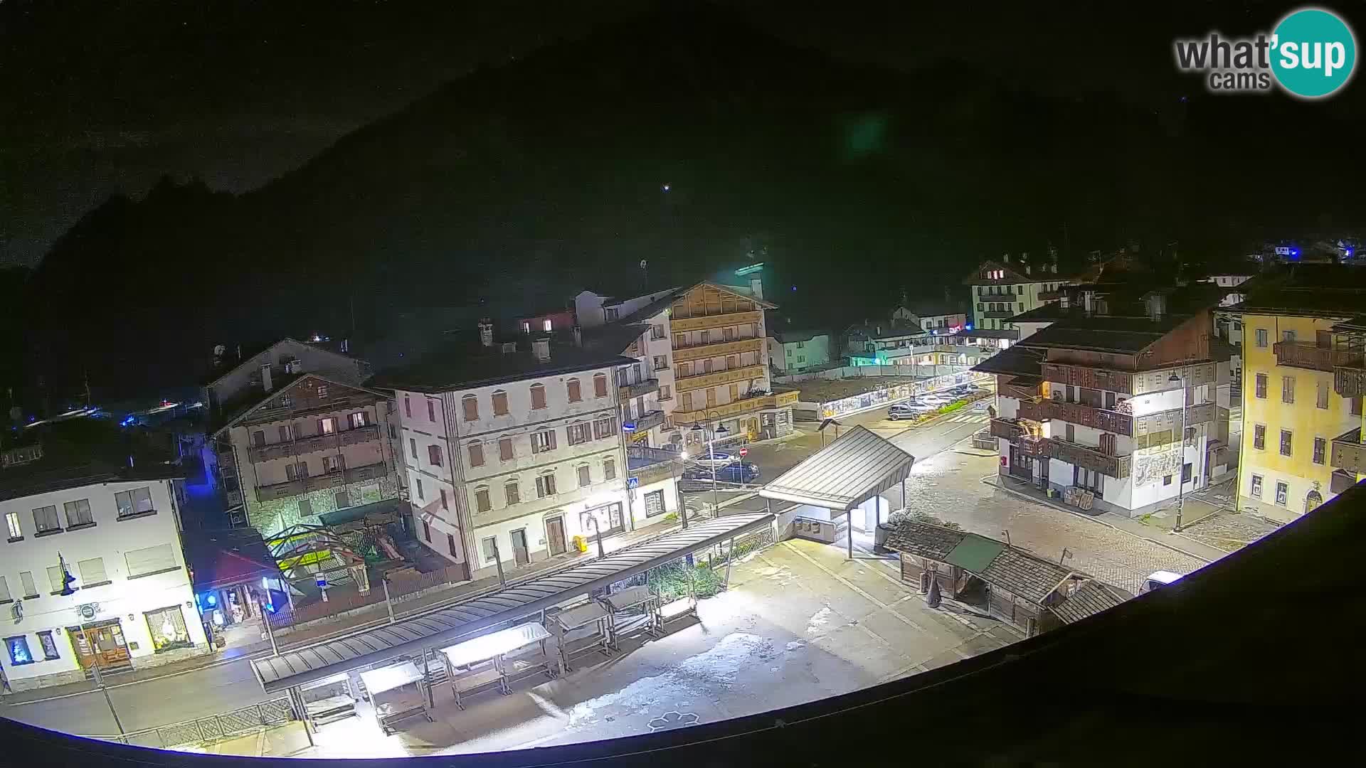 Piazza centrale di Forni di Sopra