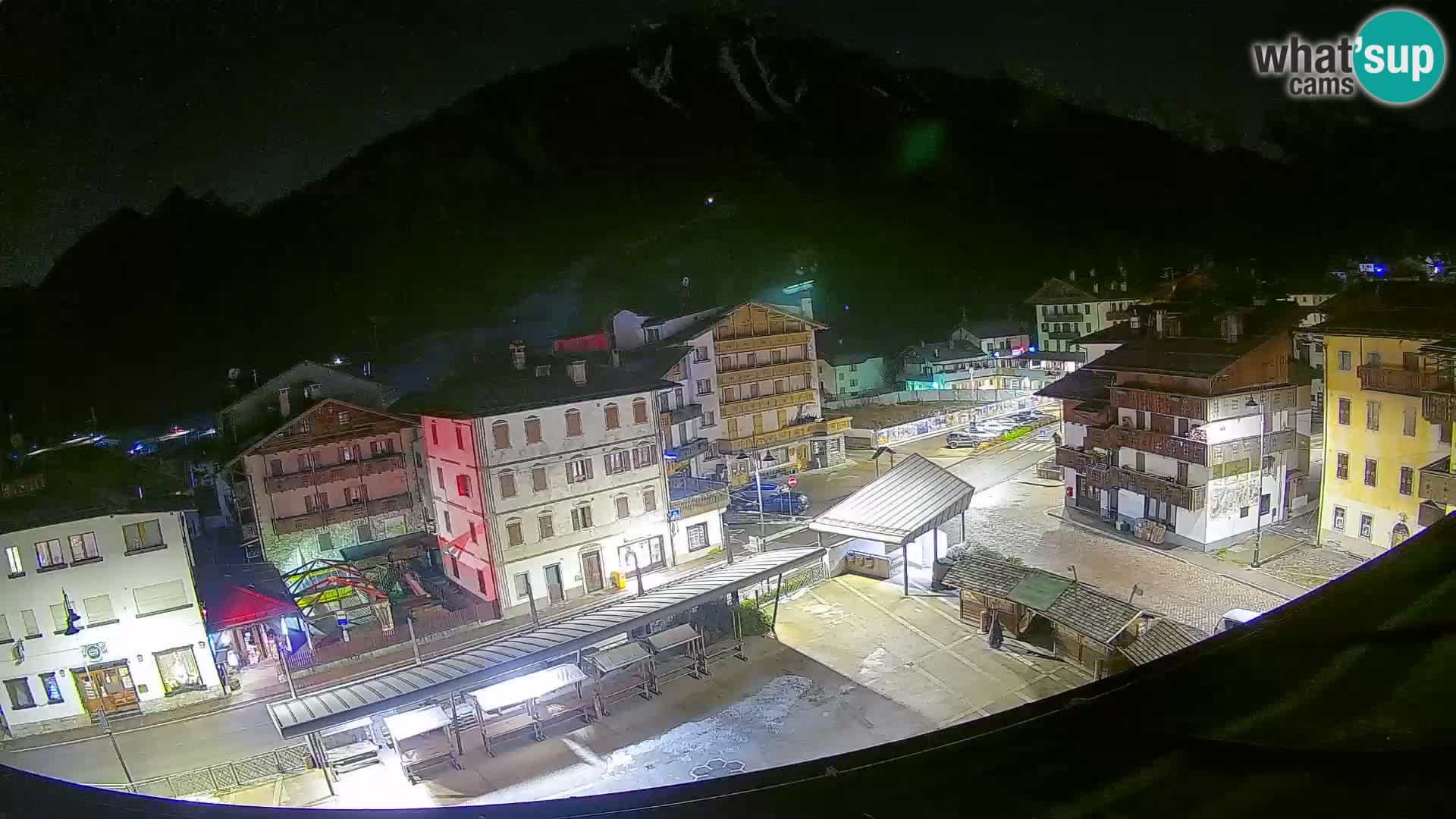 Plaza principal de Forni di Sopra