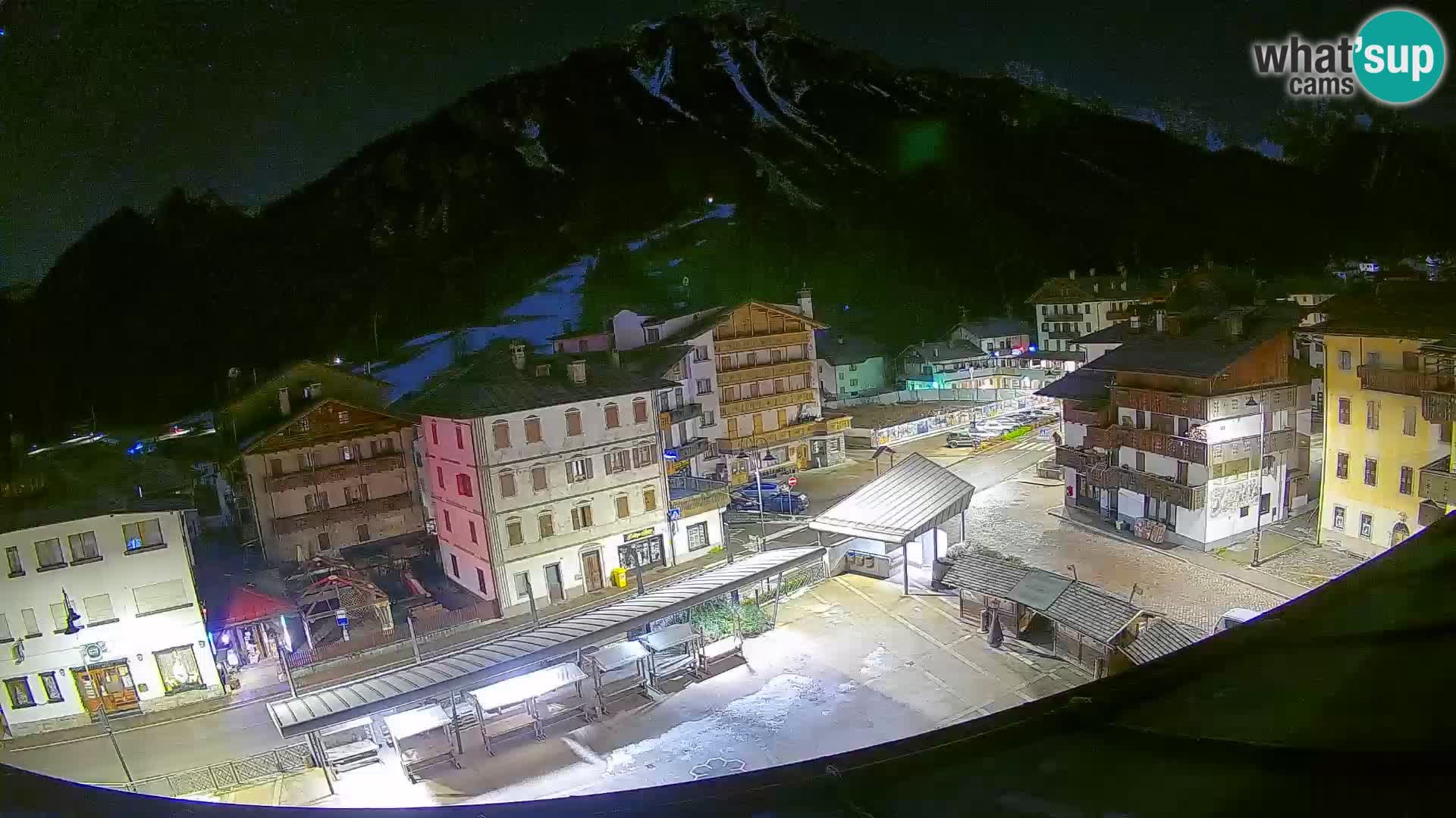 Plaza principal de Forni di Sopra