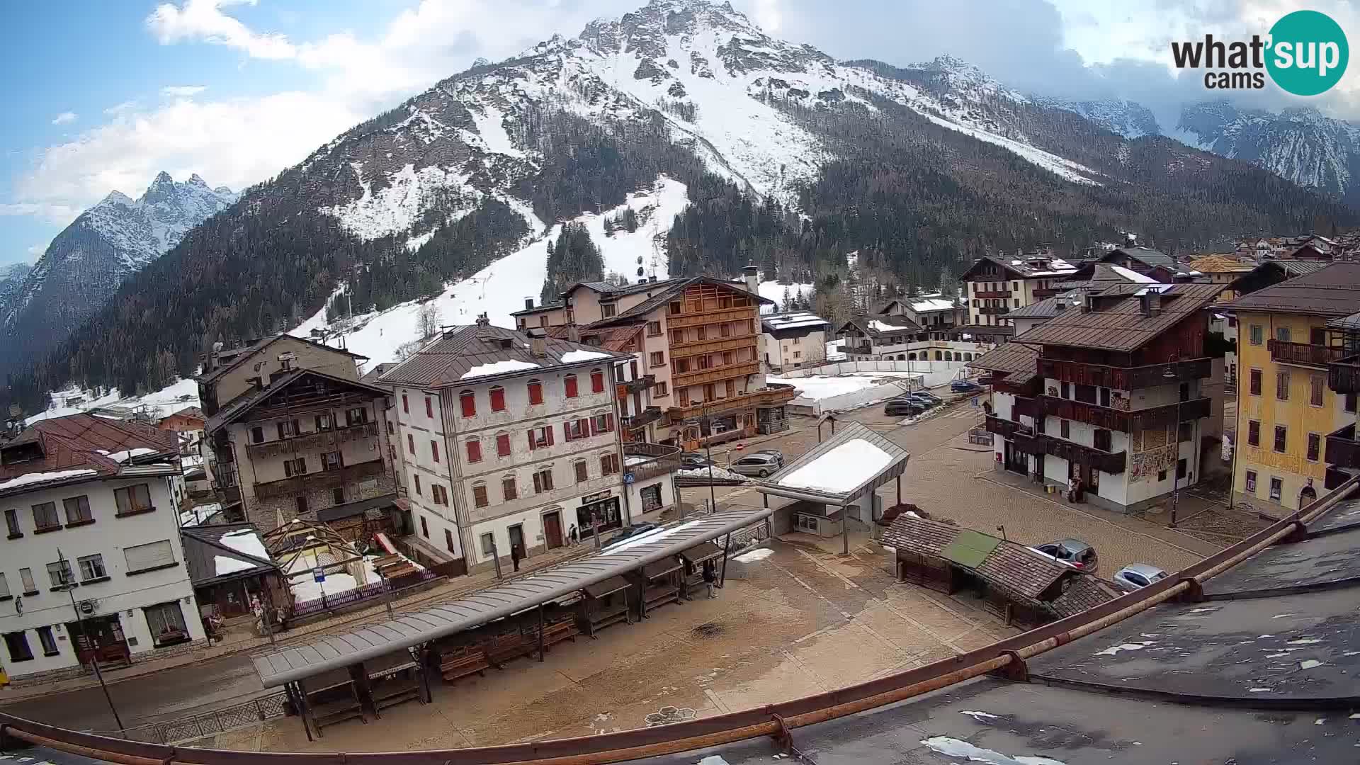 Piazza centrale di Forni di Sopra