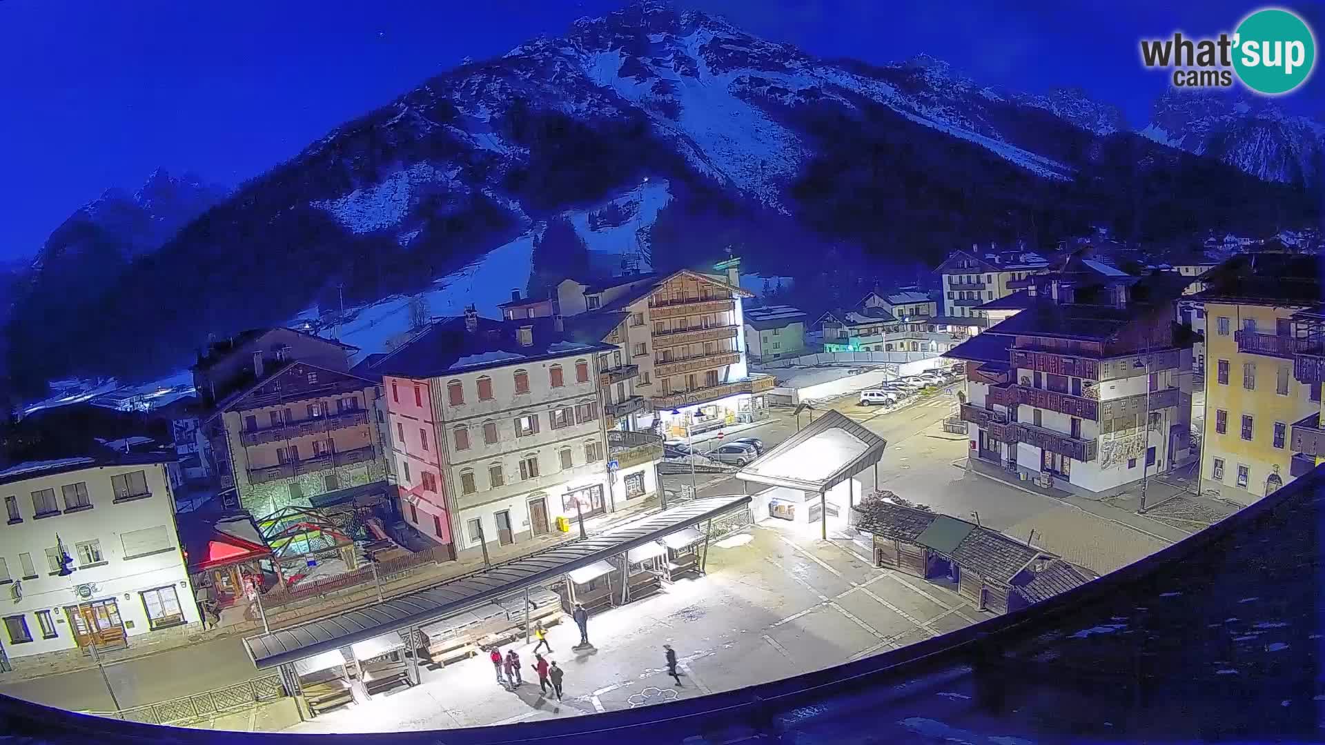 Plaza principal de Forni di Sopra