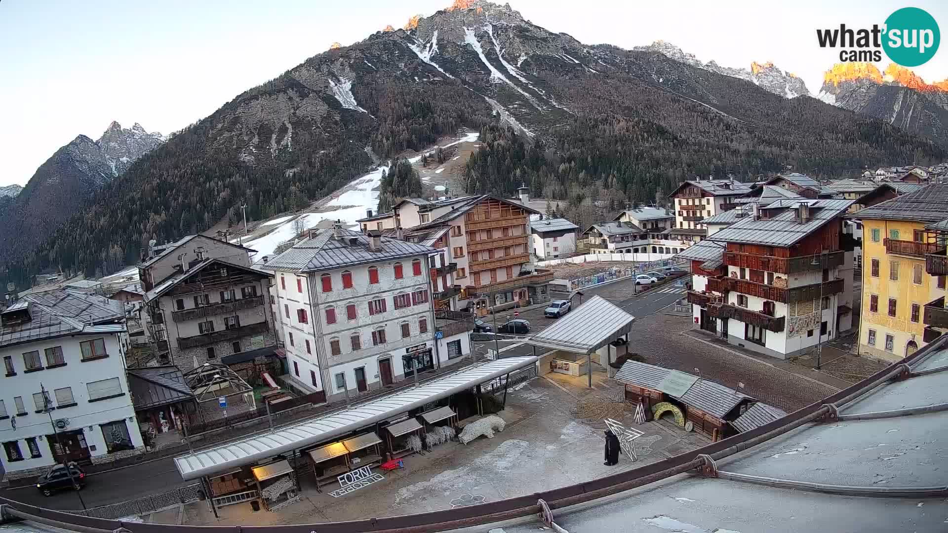 Piazza centrale di Forni di Sopra