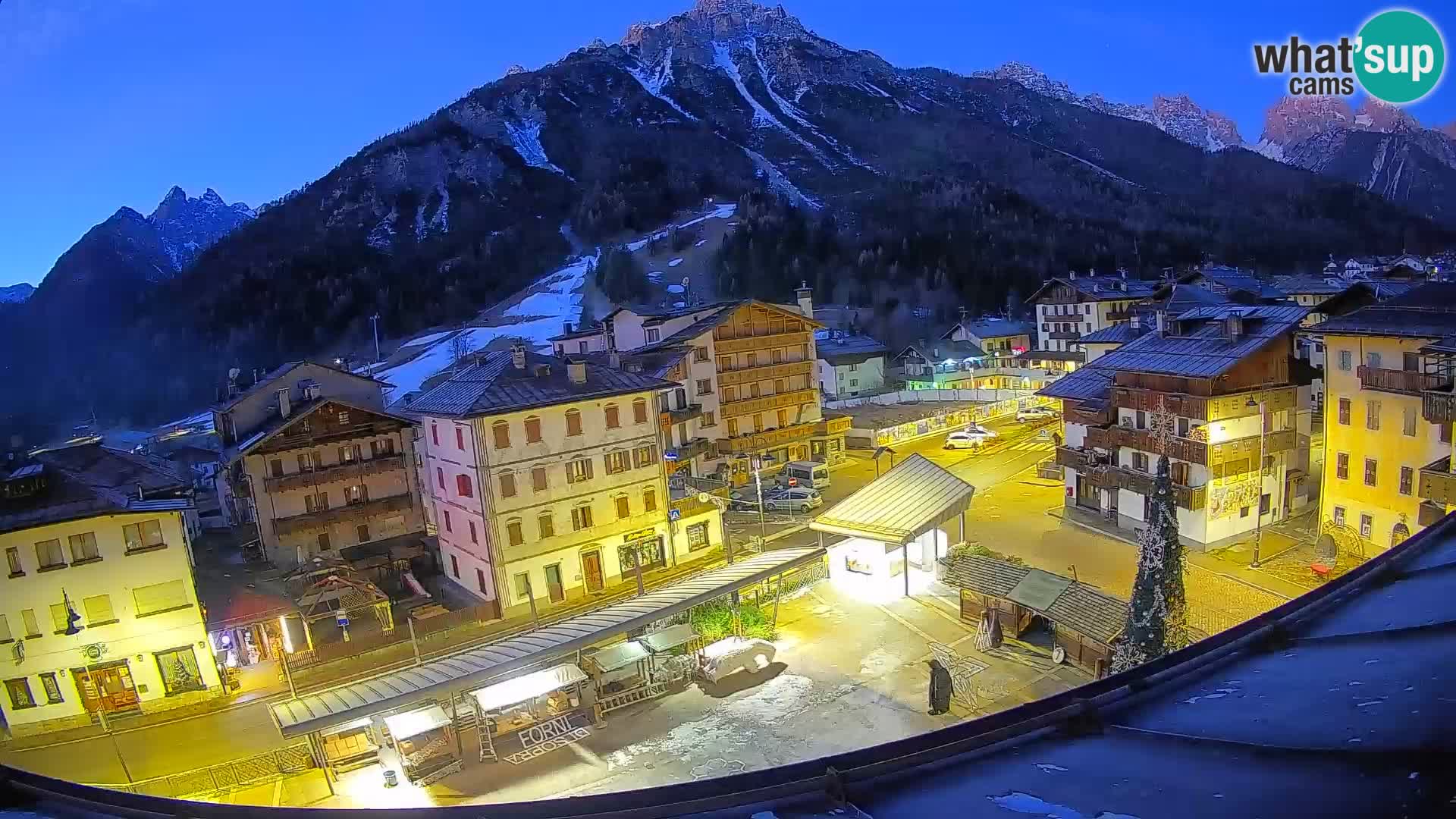 Plaza principal de Forni di Sopra