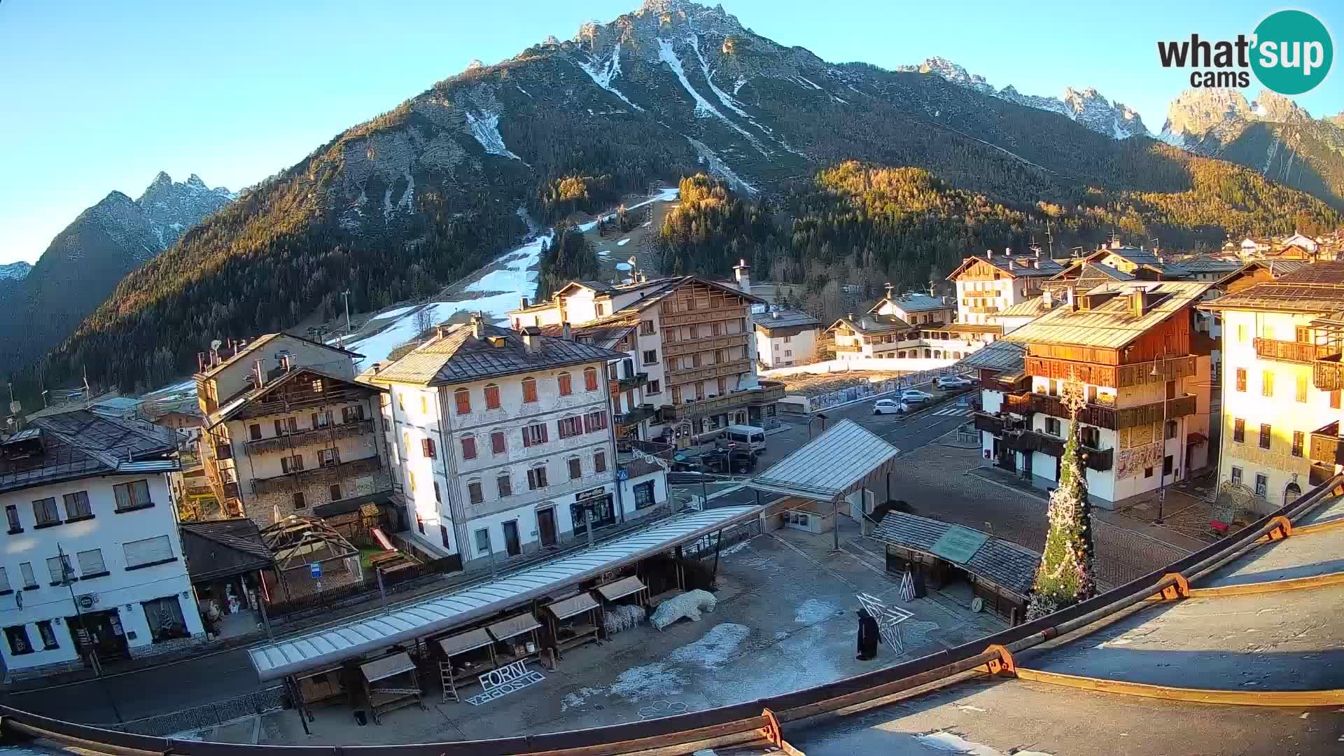 Piazza centrale di Forni di Sopra