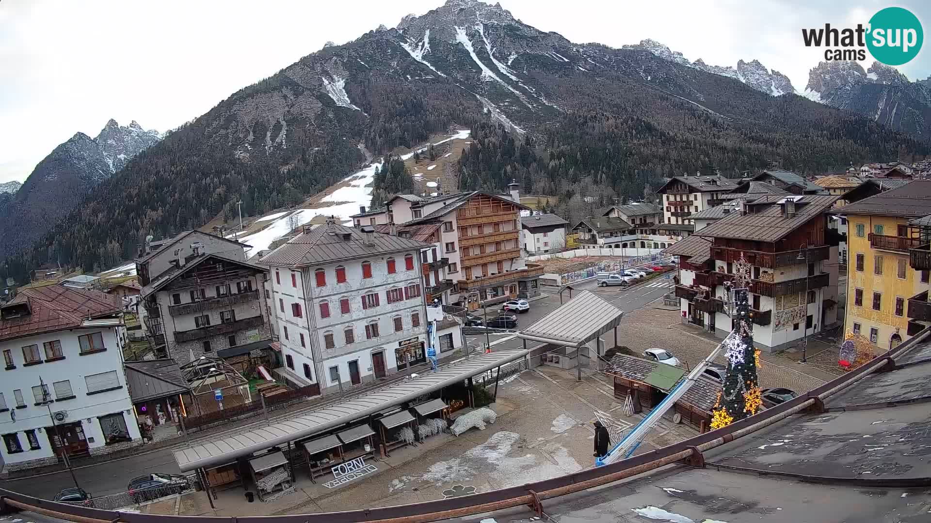Piazza centrale di Forni di Sopra